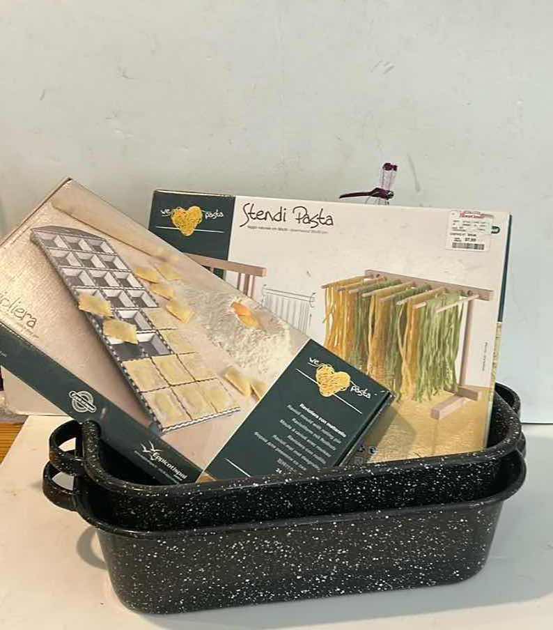 Photo 1 of 4 KITCHEN ITEMS