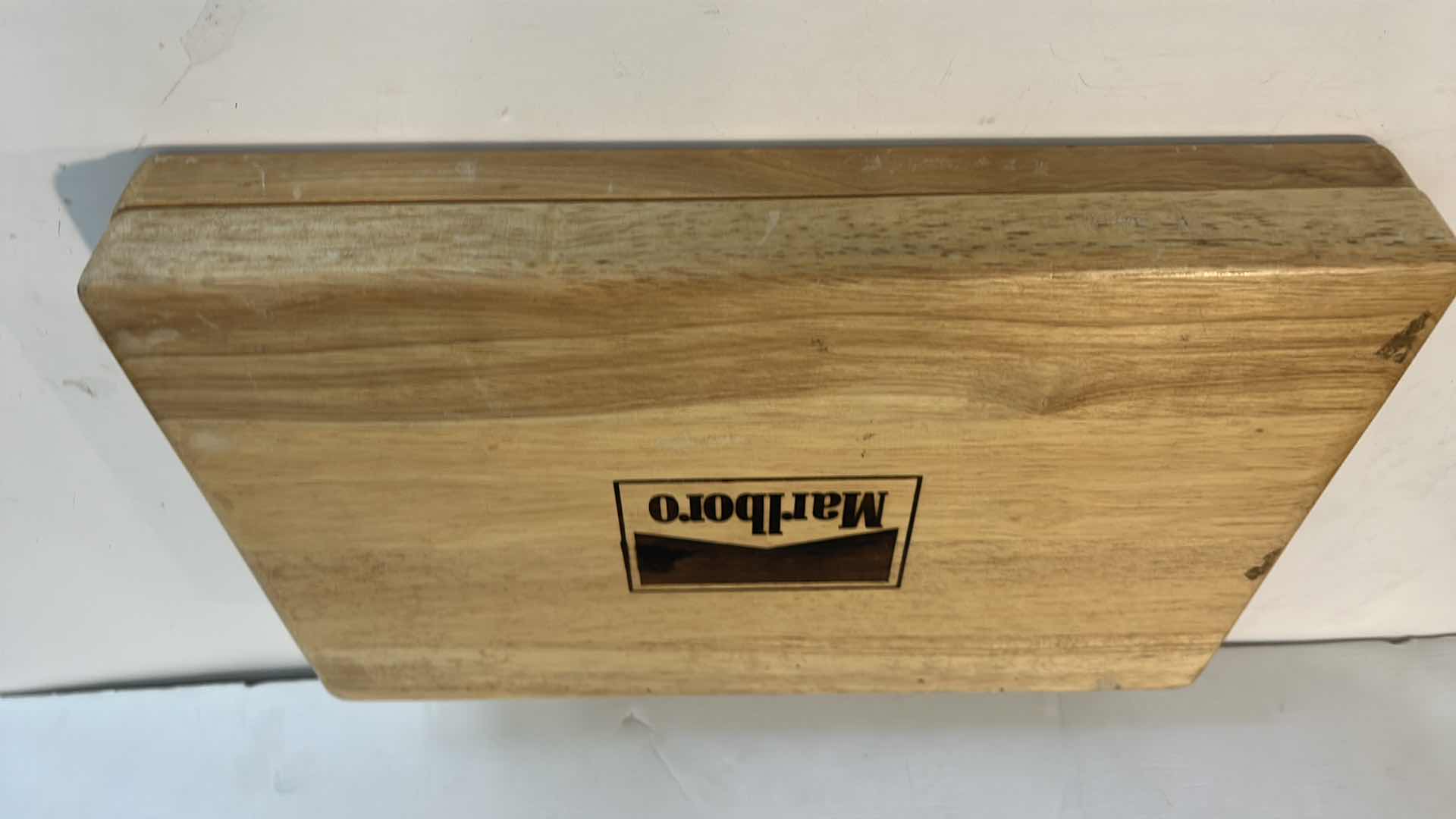 Photo 1 of MARLBORO POKER CLAY CHIP SET