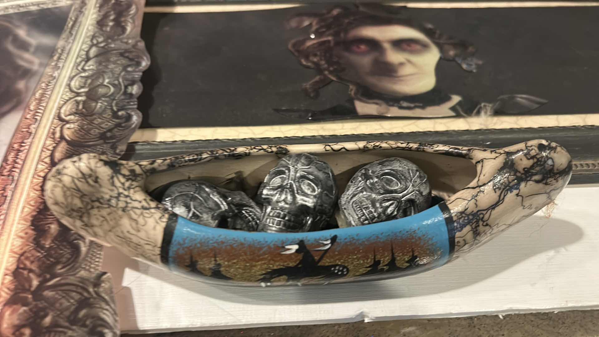 Photo 6 of HALLOWEEN DECOR