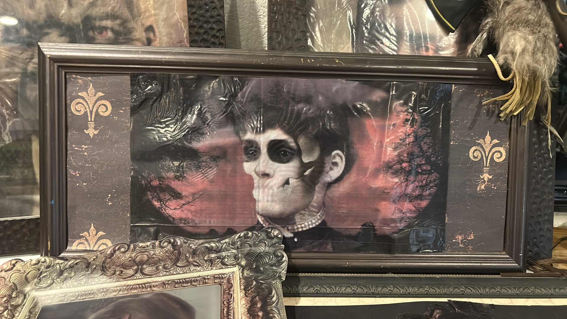 Photo 3 of HALLOWEEN DECOR