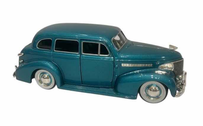 Photo 1 of DIE-CAST MODEL OF A 1939 CHEVROLET MASTER DELUXE 8 1/2” x 3”