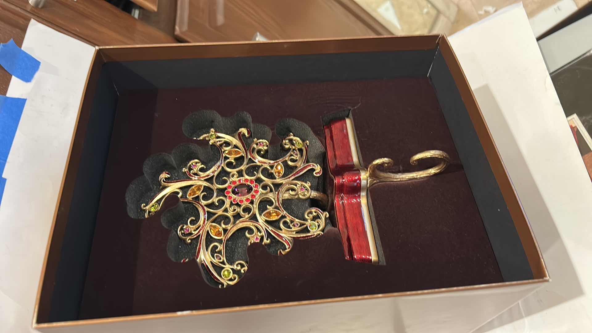 Photo 1 of JAY STRONGEWATER COLLECTIBLES - STOCKING HOLDER H10.5”