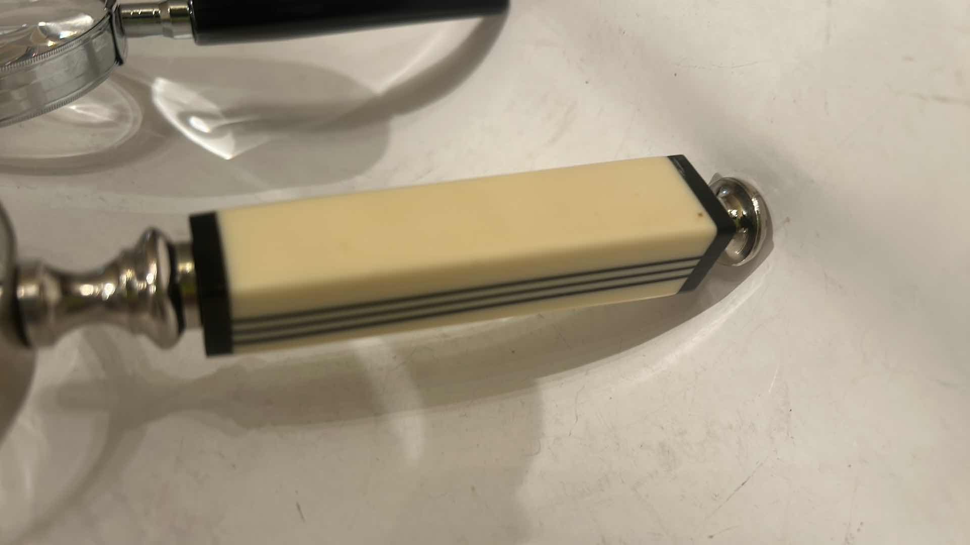 Photo 1 of 2 MAGNIFYING GLASS 9.5”