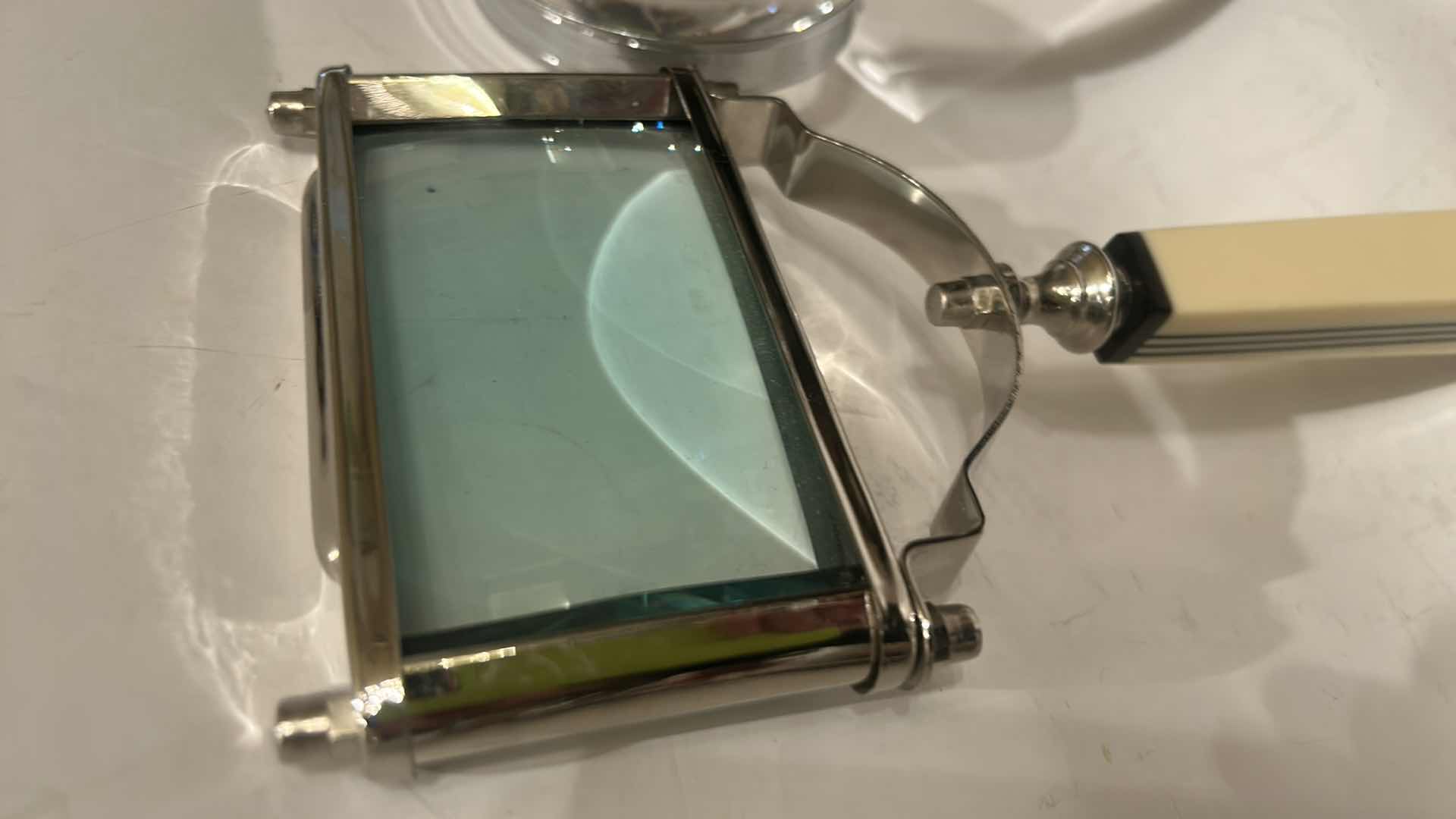 Photo 1 of 2 MAGNIFYING GLASS 9.5”