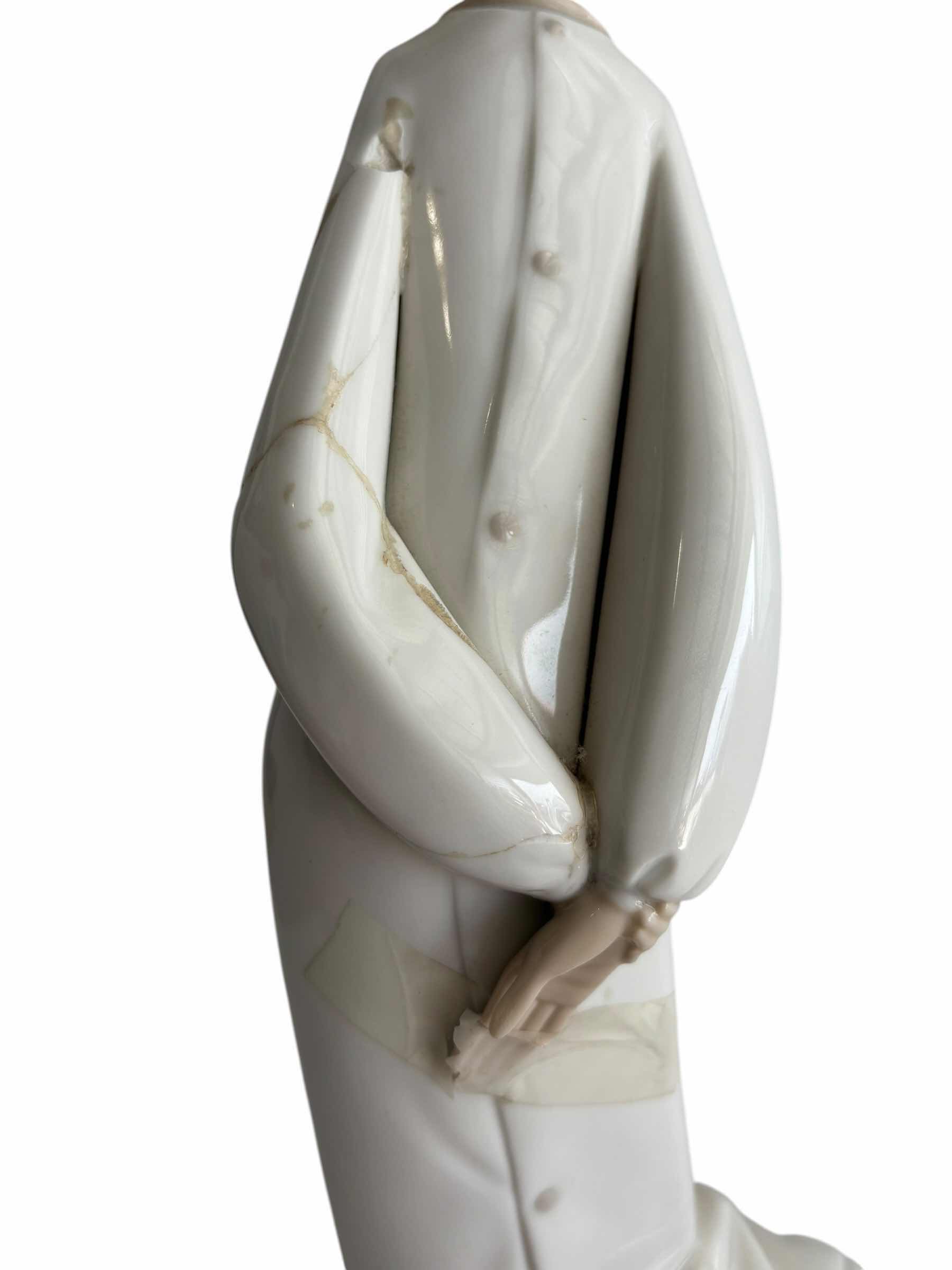 Photo 1 of LLADRO “THE DOCTOR” PORCELAIN FIGURINE (SEE NOTES)