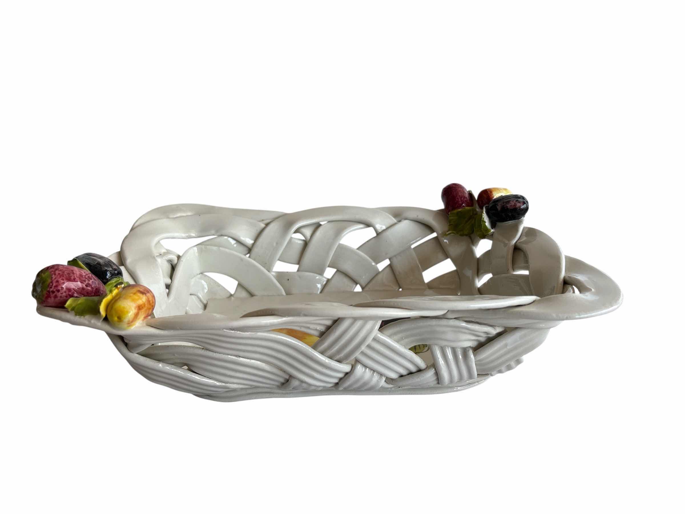Photo 1 of VINTAGE ITALIAN BELFIORE CAPODIMONTE FRUIT CENTERPIECE H3”