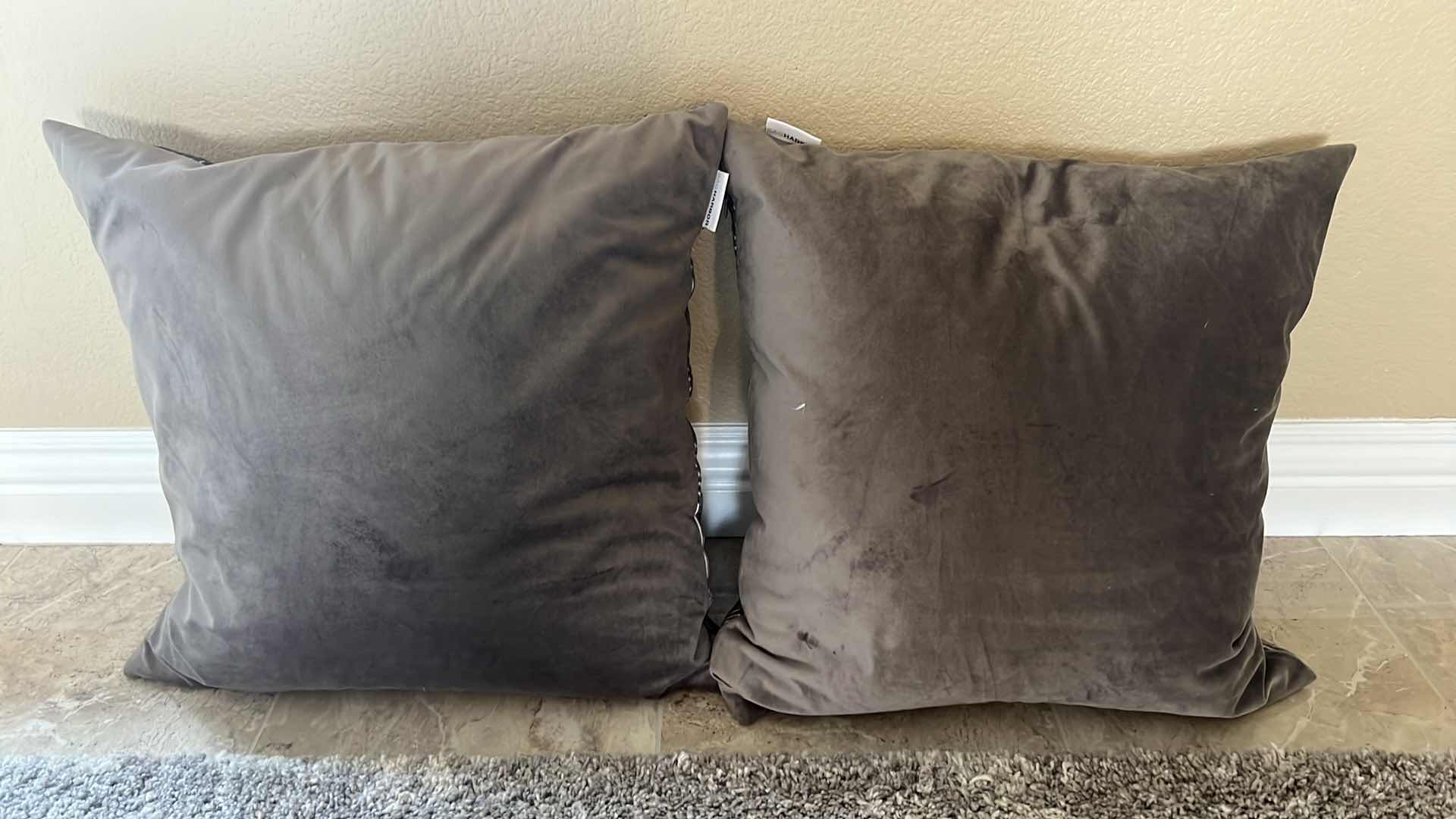 Photo 1 of 2-SAG HARBOR BROWN W TAN PATTERN ACCENT PILLOWS 18" x 18"