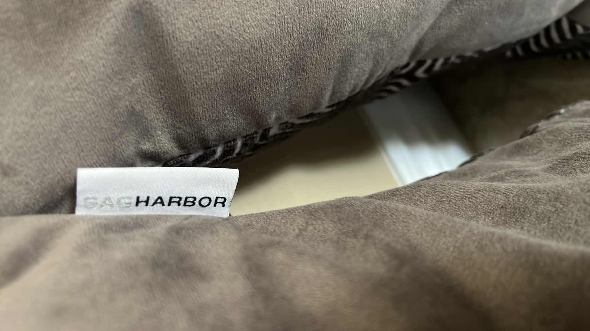 Photo 1 of 2-SAG HARBOR BROWN W TAN PATTERN ACCENT PILLOWS 18" x 18"