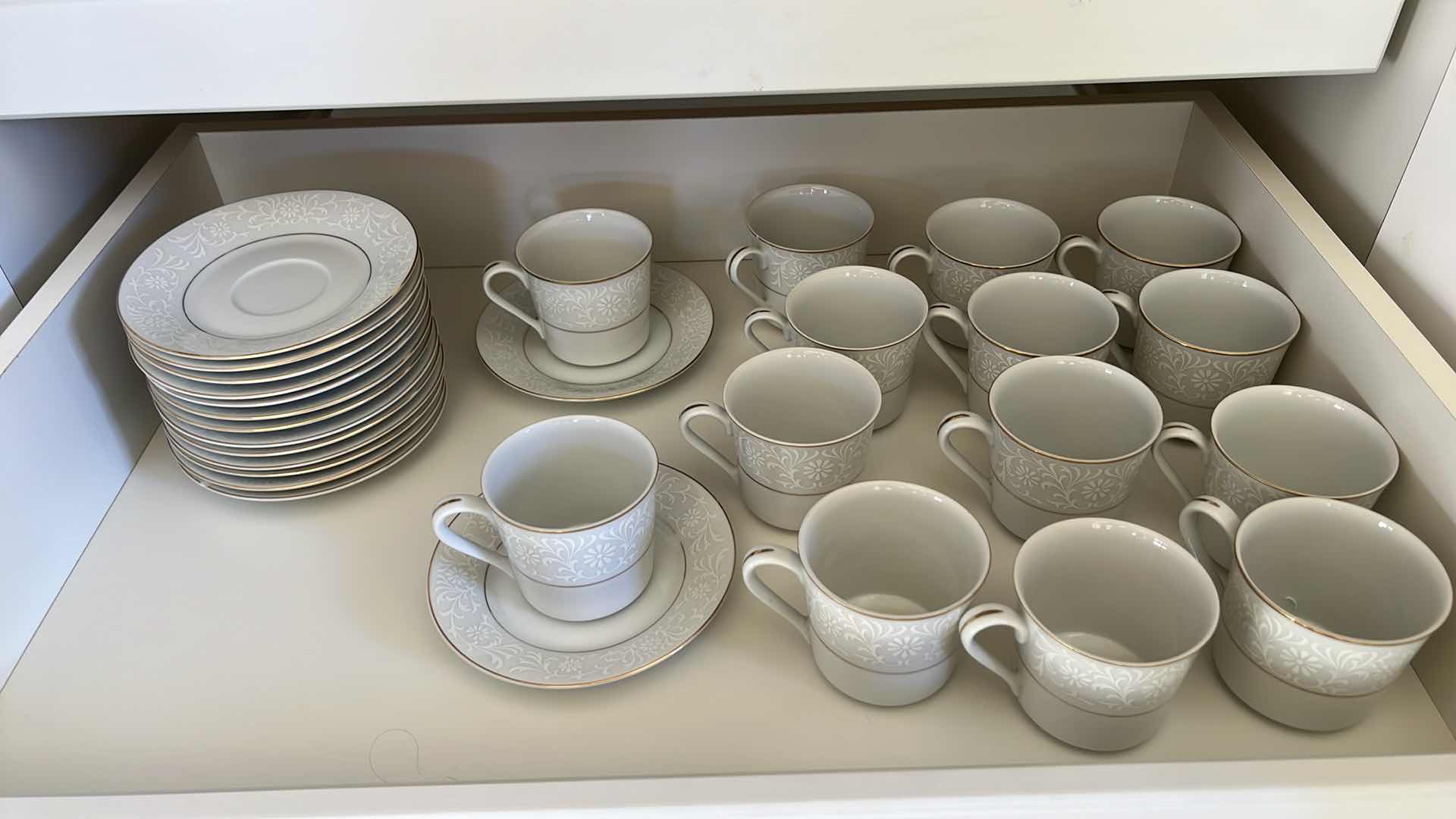 Photo 1 of 14-COVENTRY FINE CHINA JAPAN "CHANTILLY" CUP & SAUCERS