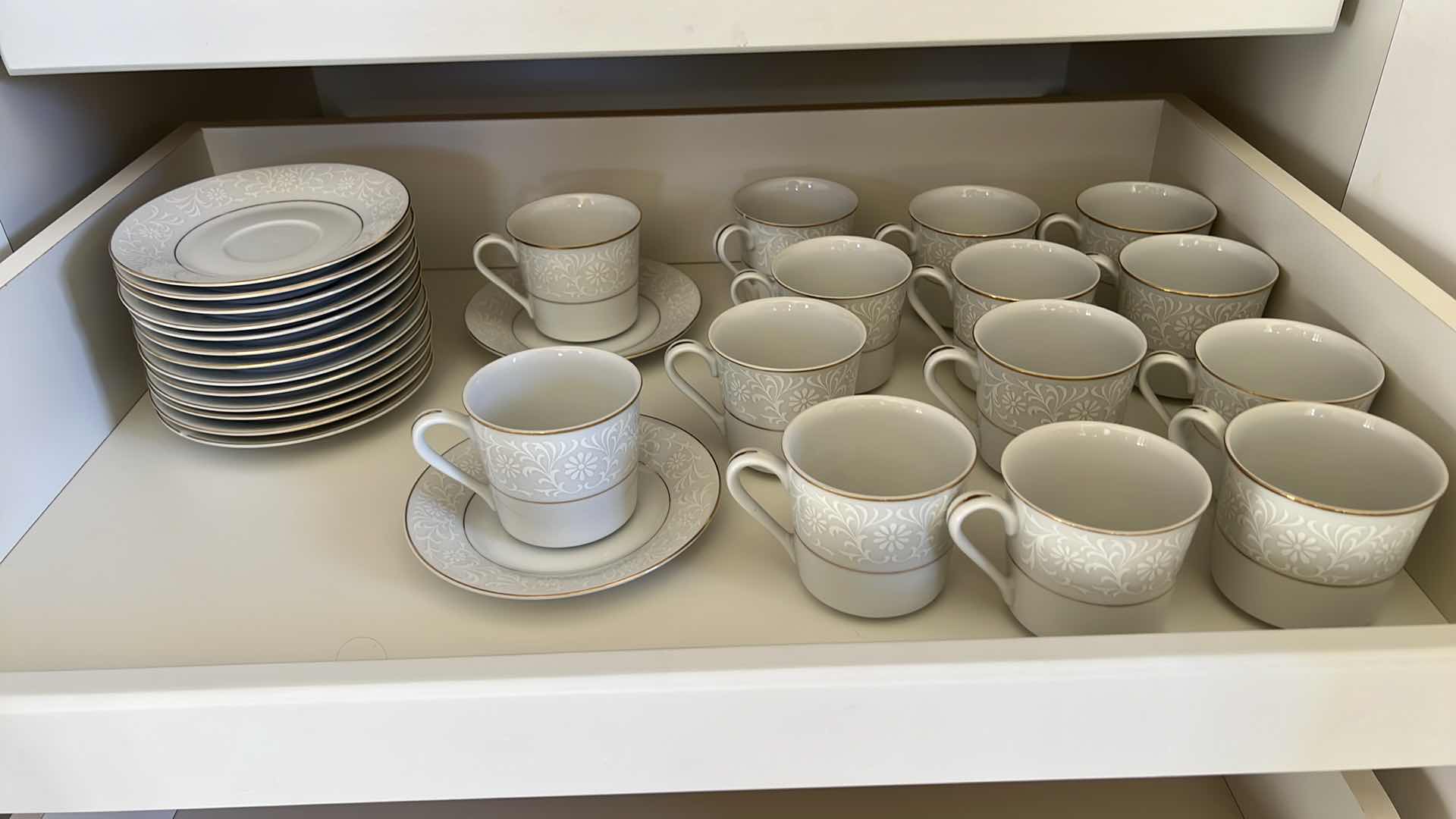 Photo 1 of 14-COVENTRY FINE CHINA JAPAN "CHANTILLY" CUP & SAUCERS