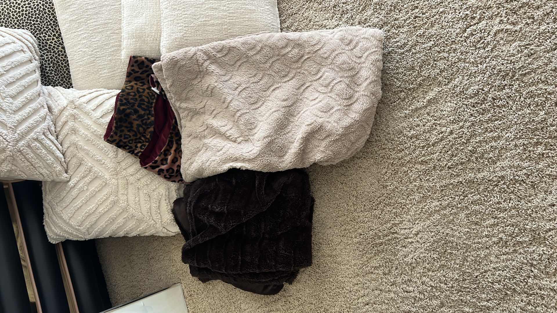 Photo 1 of 5-ACCENT PILLOW, 3-ACCENT BLANKETS