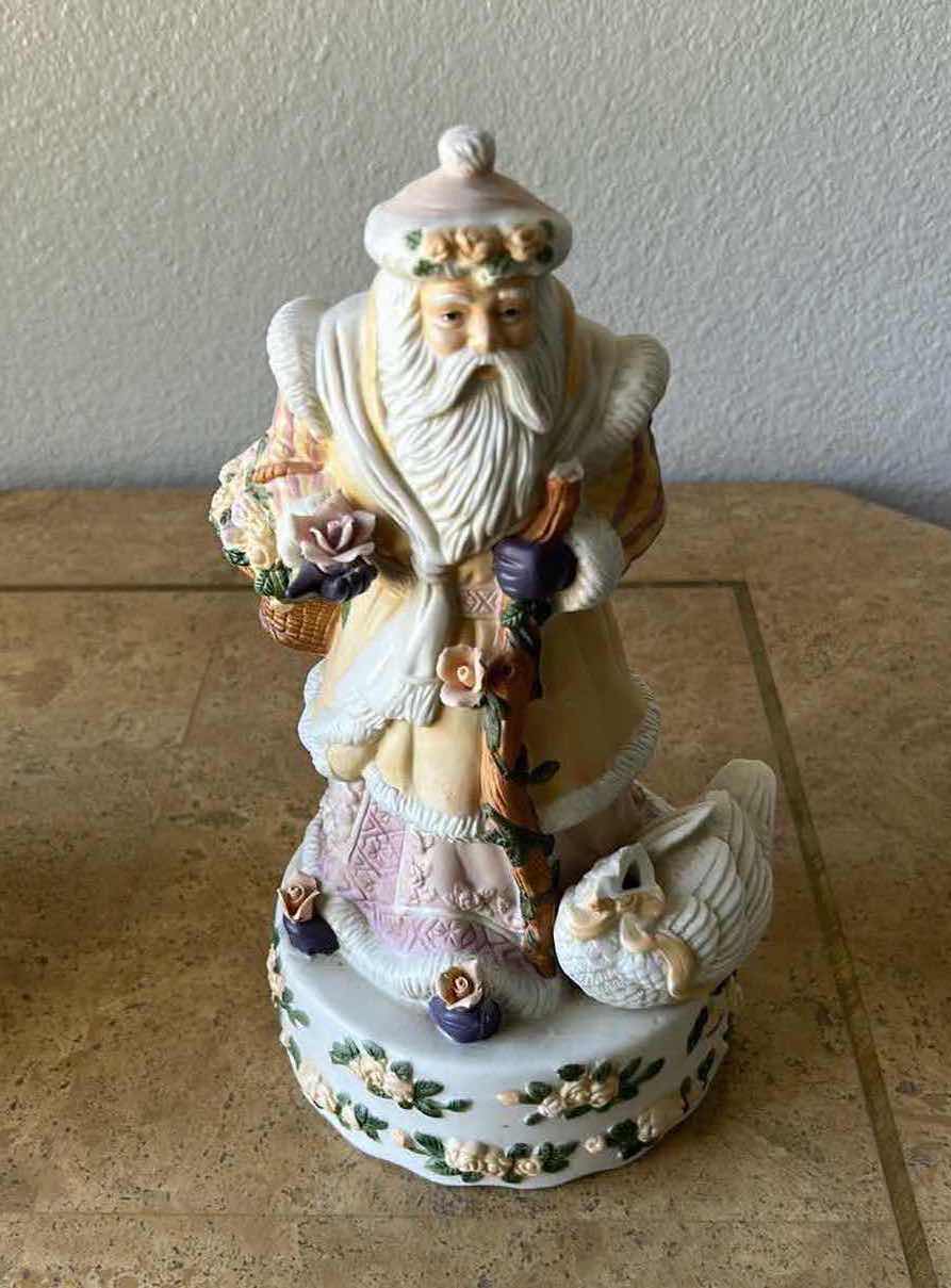 Photo 3 of 3-DECORATIVE CHRISTMAS MUSICAL BOXES