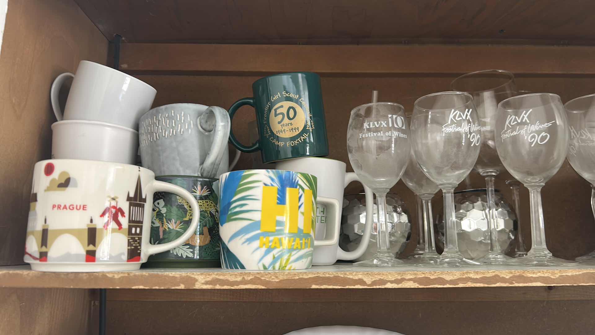 Photo 3 of CONTENTS OF CABINET CORELL DISHED MUGS GLASSWARE