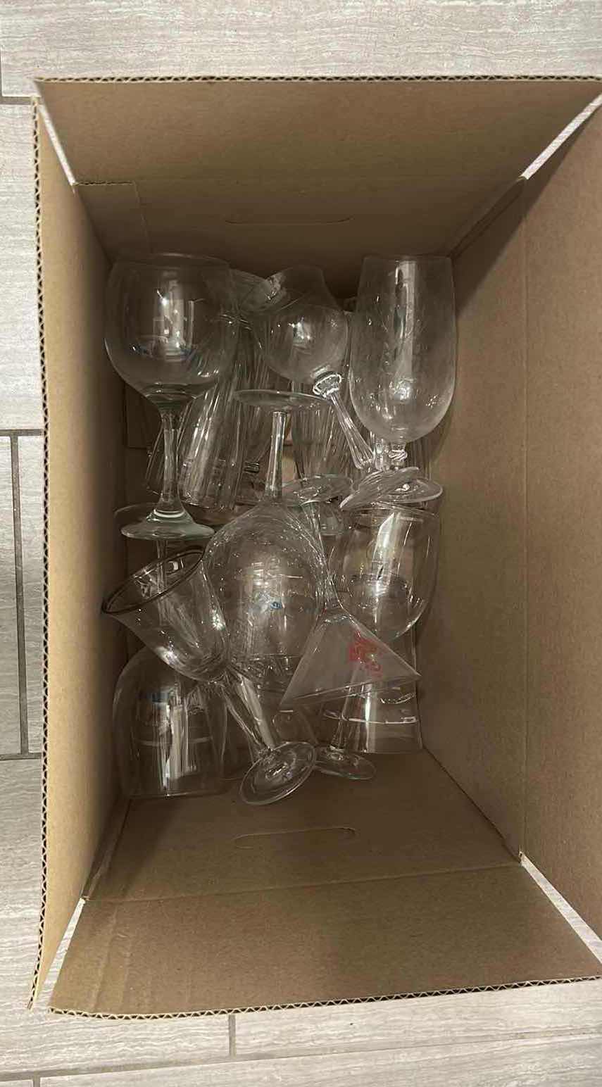 Photo 1 of CONTENTS OF BOX ASSORTED GLASSWARE