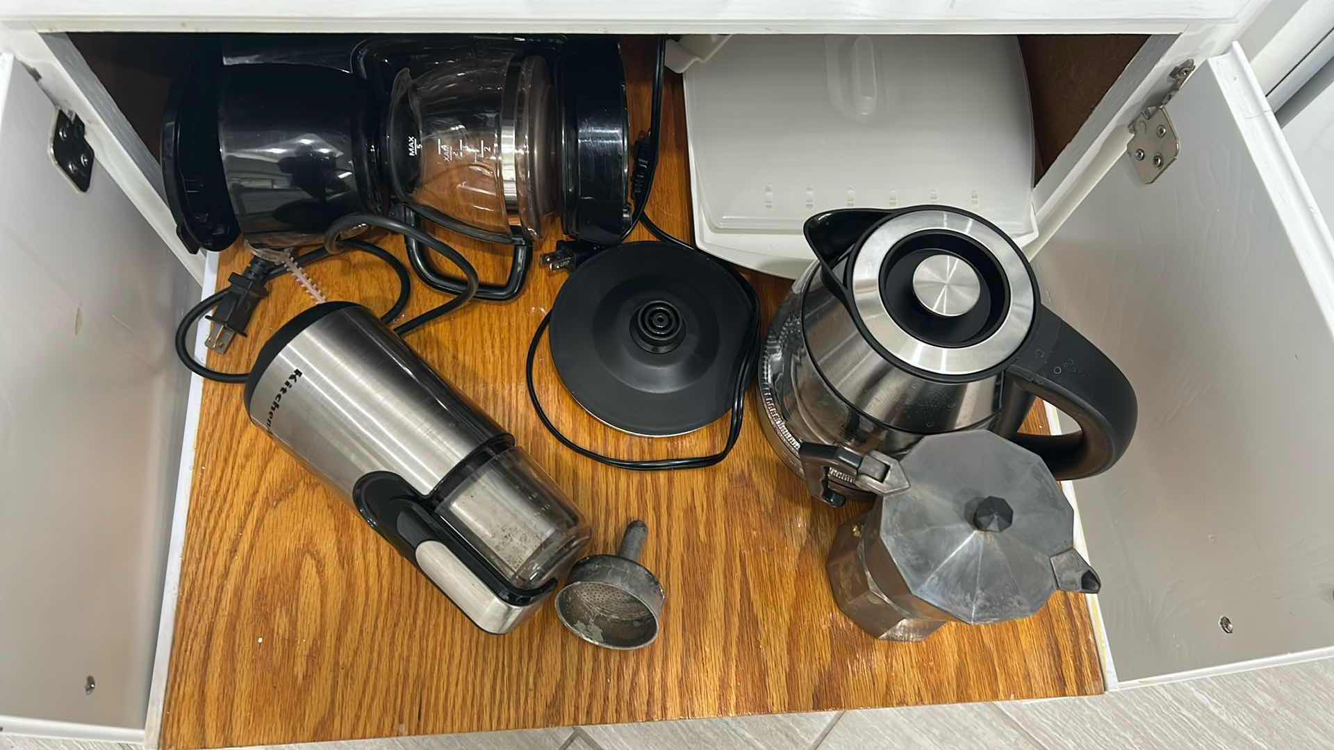 Photo 1 of CONTENTS OF CABINET KITCHEN APPLIANCES