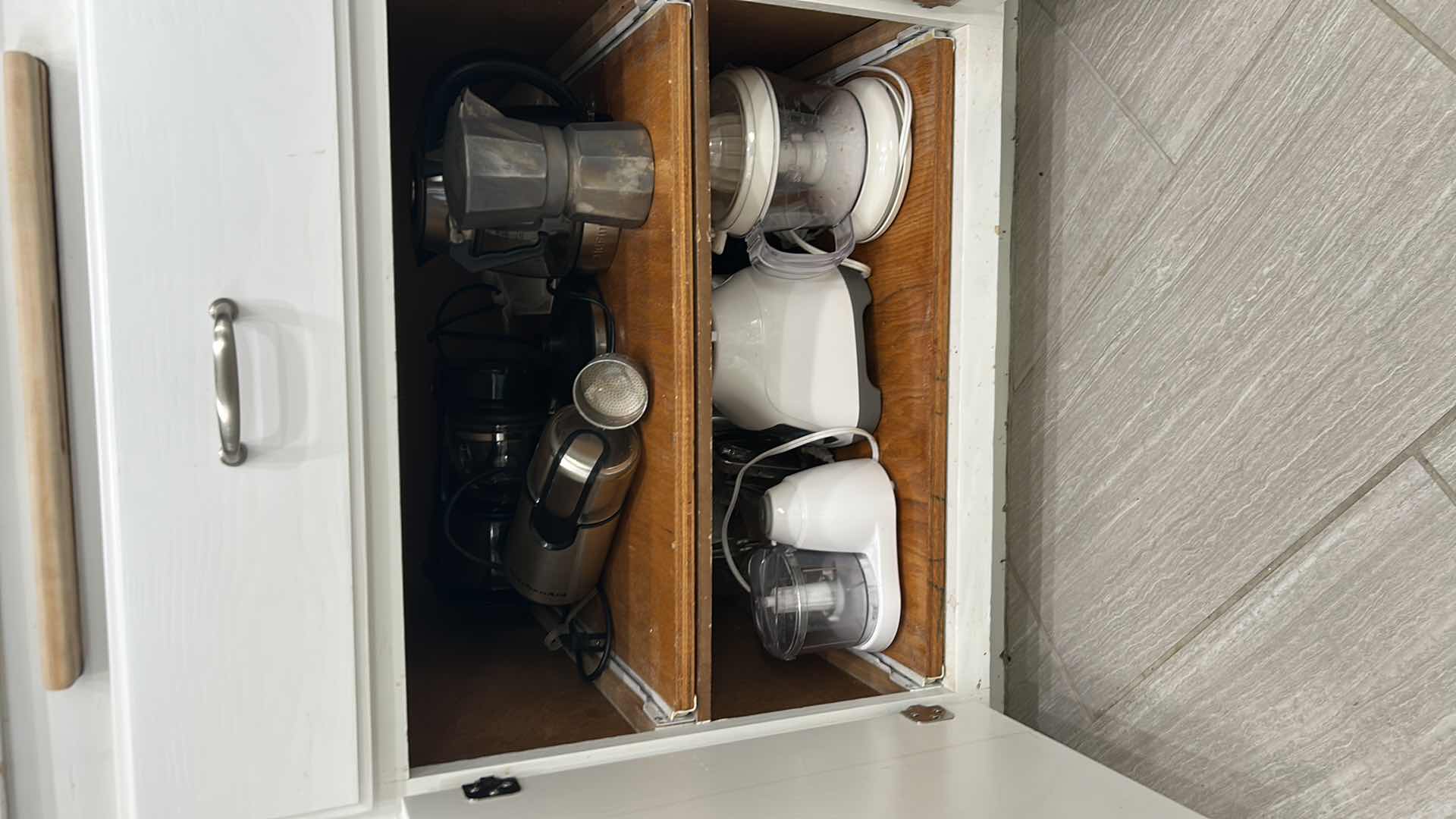 Photo 1 of CONTENTS OF CABINET KITCHEN APPLIANCES