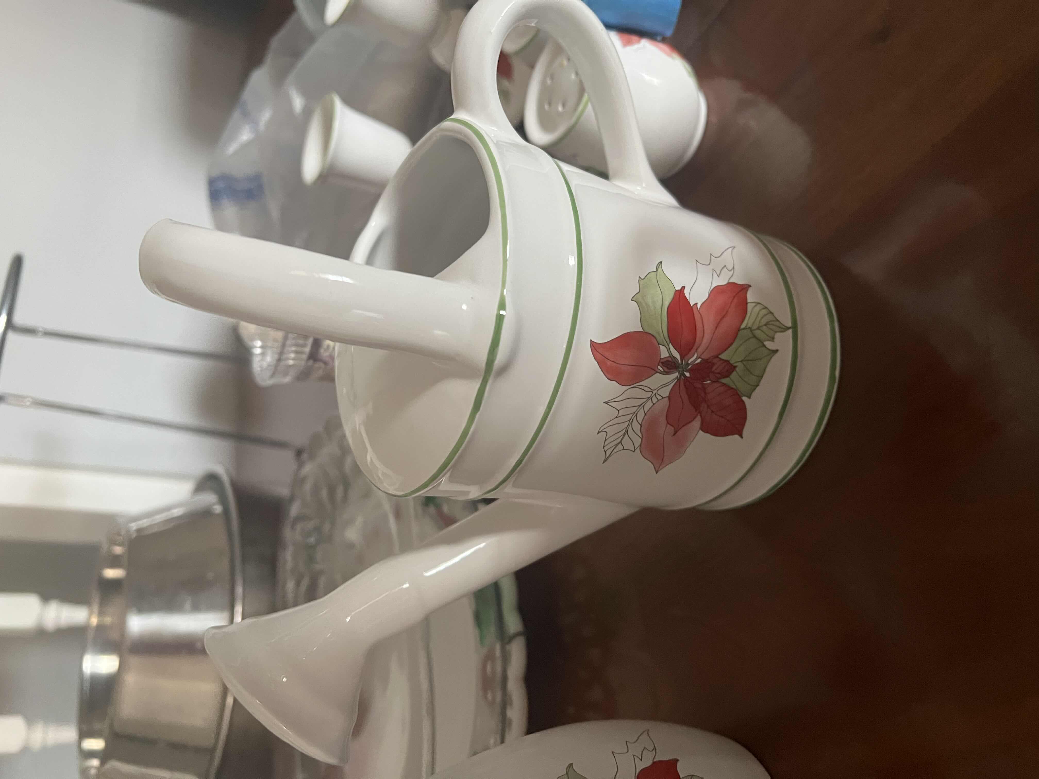 Photo 4 of BLOCK SPAL-PORTUGAL-VINTAGE POINSETTIA MARY GOERTZEN-WATER SPOUT AND MATCHING BASKET DISH.