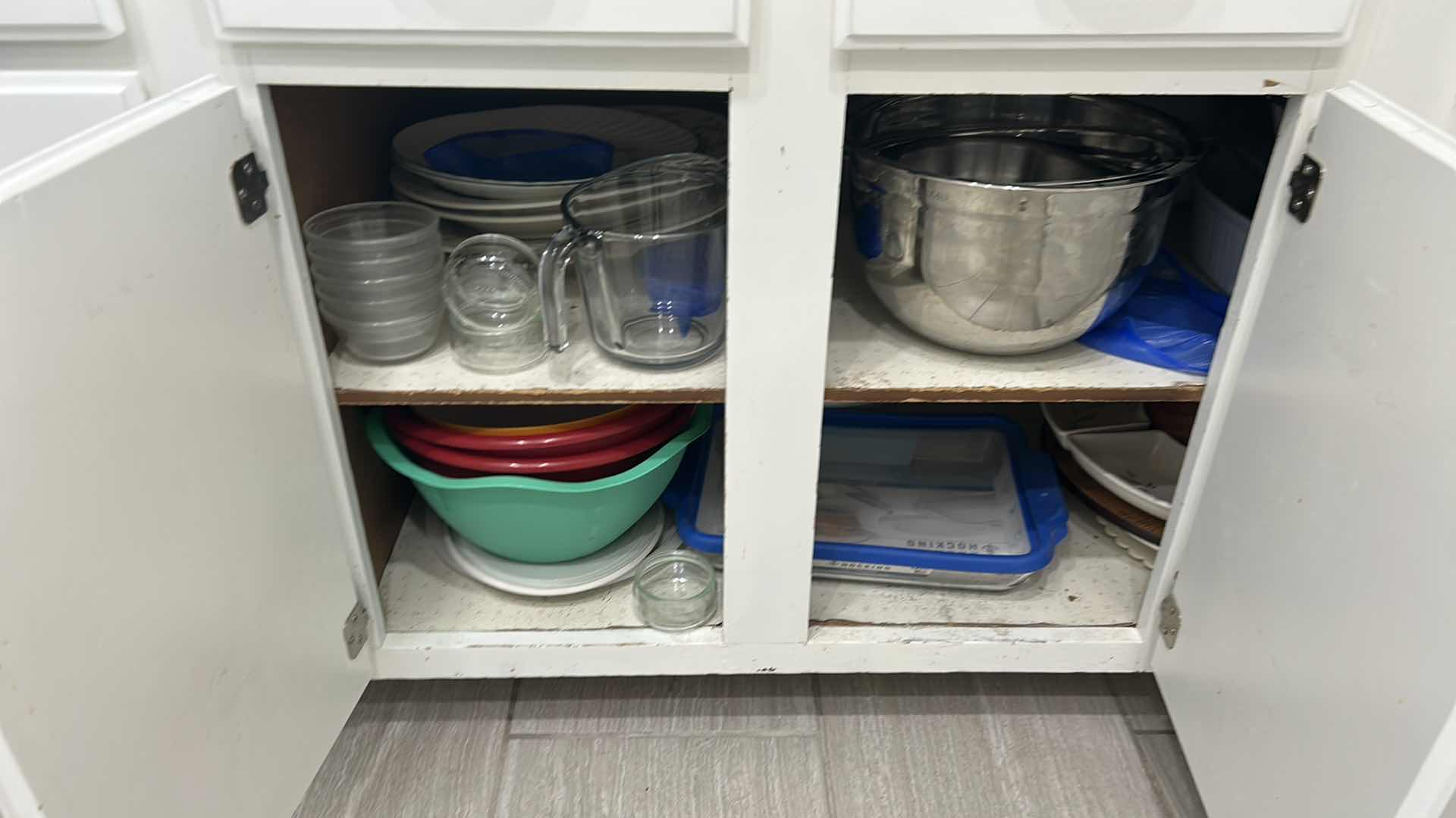 Photo 1 of CONTENTS OF CABINET BAKEWARE