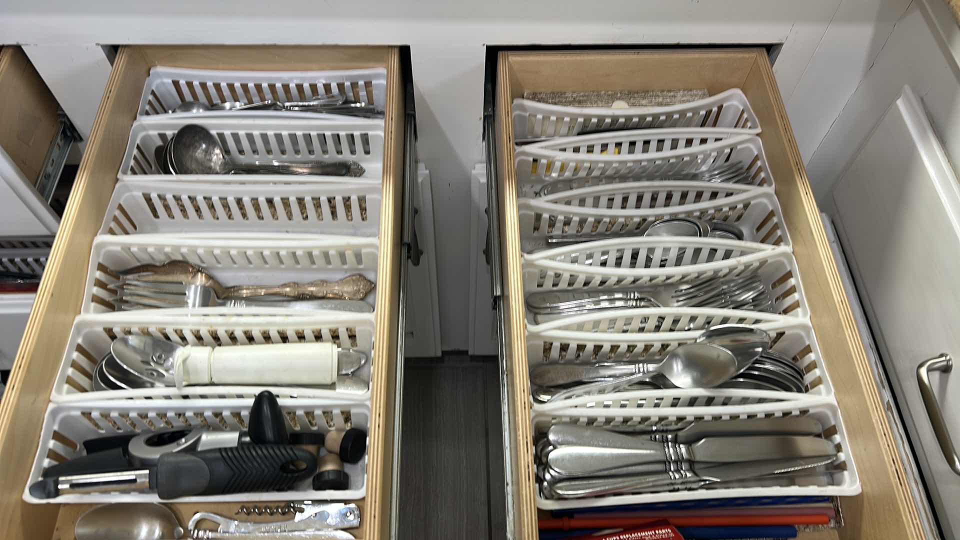 Photo 1 of CONTENTS OF 2 DRAWERS FLATWARE