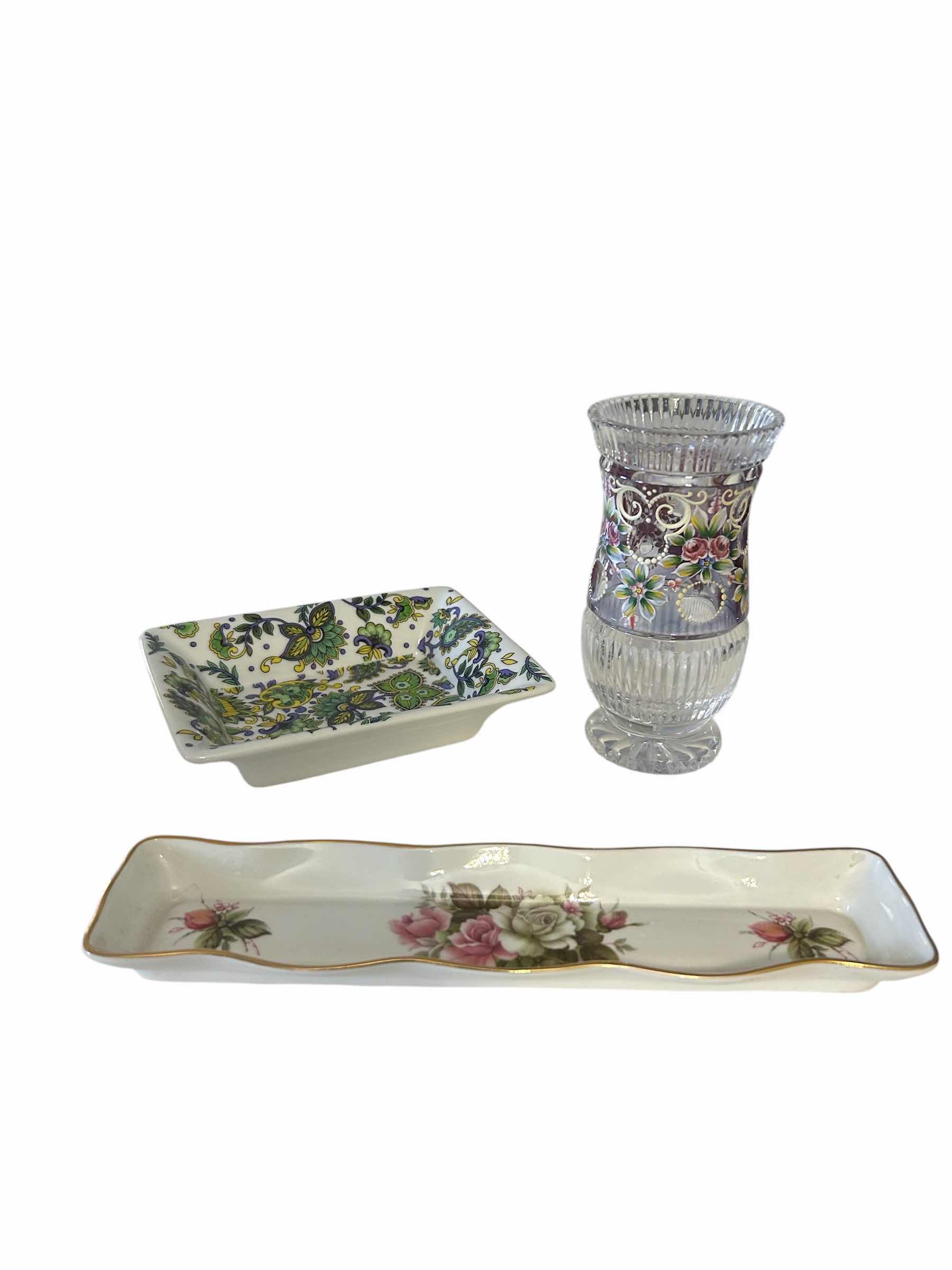 Photo 1 of ASSORTED DECORATIVE PIECES