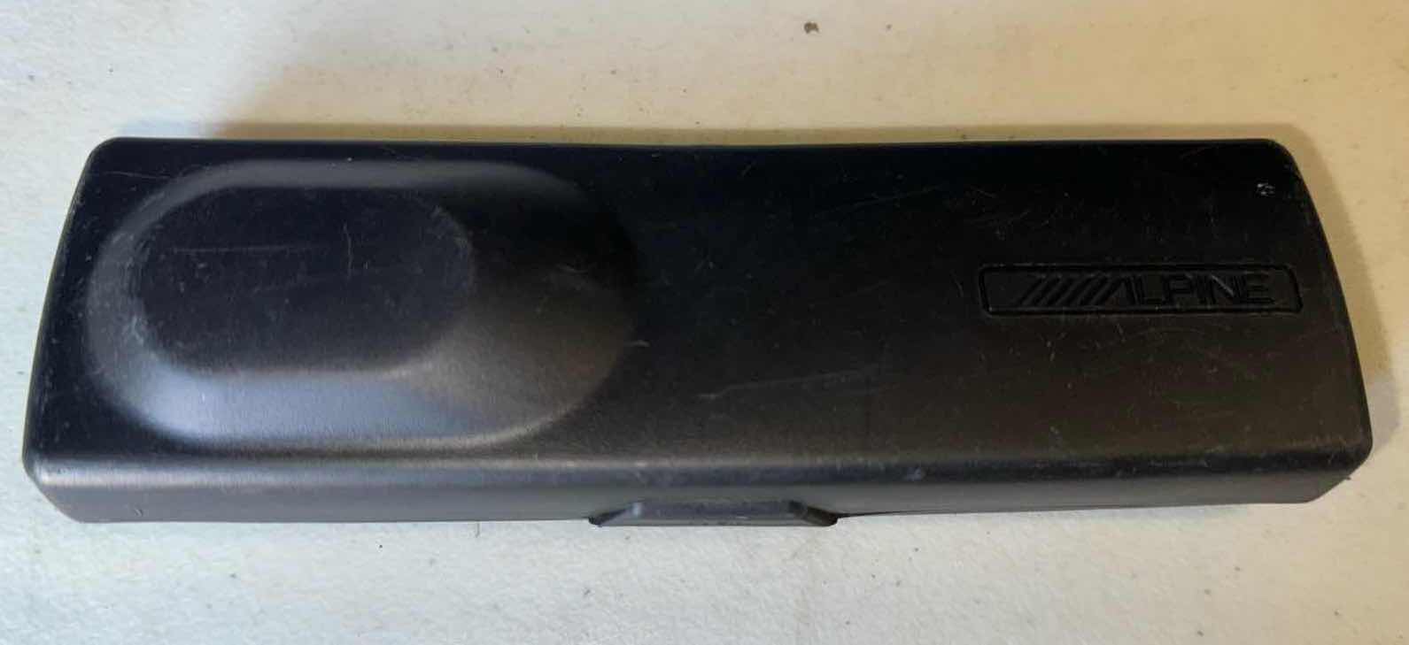 Photo 1 of VINTAGE ALPINE FACE PLATE CDE-HD149BT & CARRY CASE