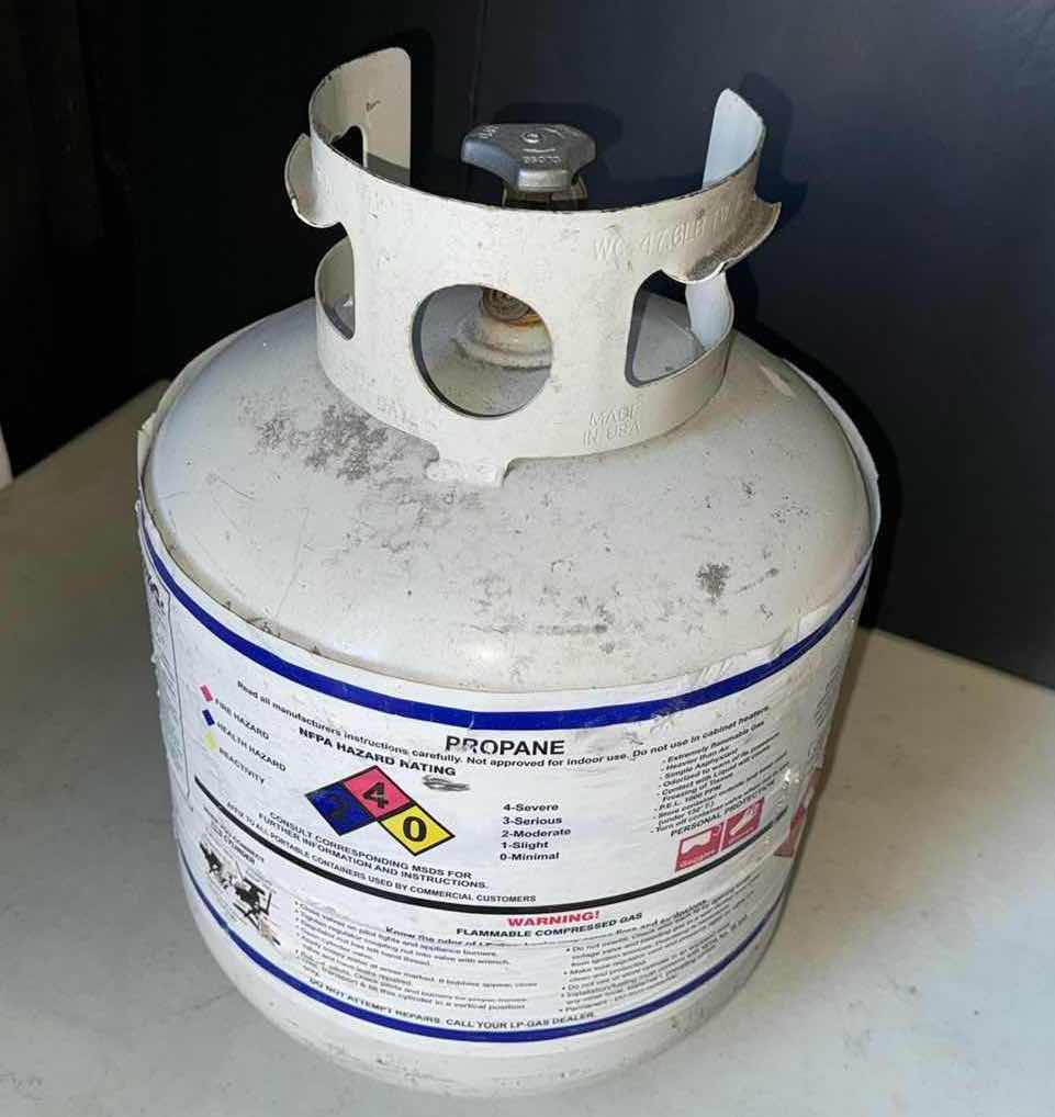 Photo 1 of DYNA-GLOBAL PRO PROPANE HEATER WITH EMPTY PROPANE TANK (SEE NOTES)
