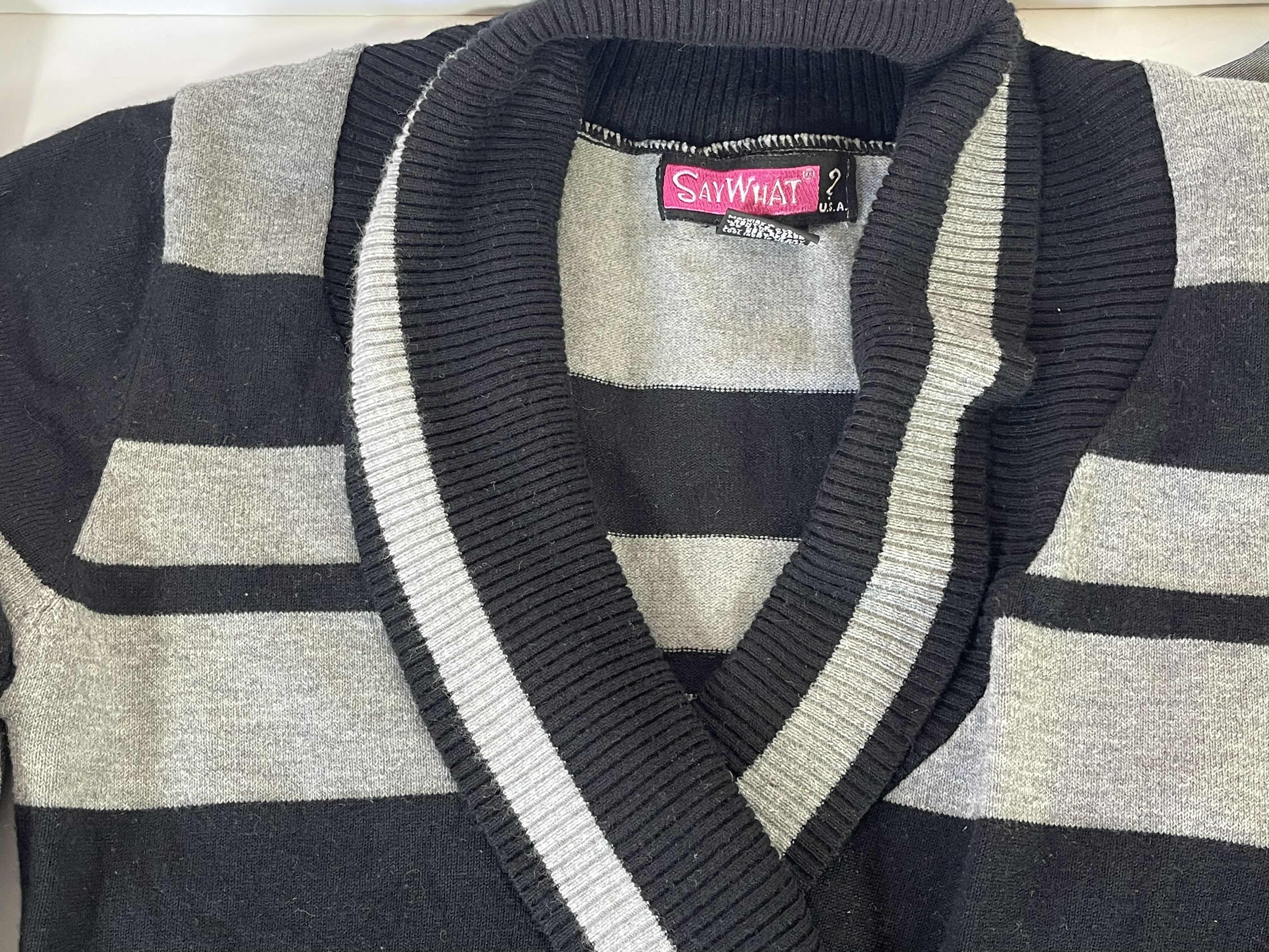 Photo 1 of WOMENS SLEEVELESS TOPS SIZE SMALL (4)