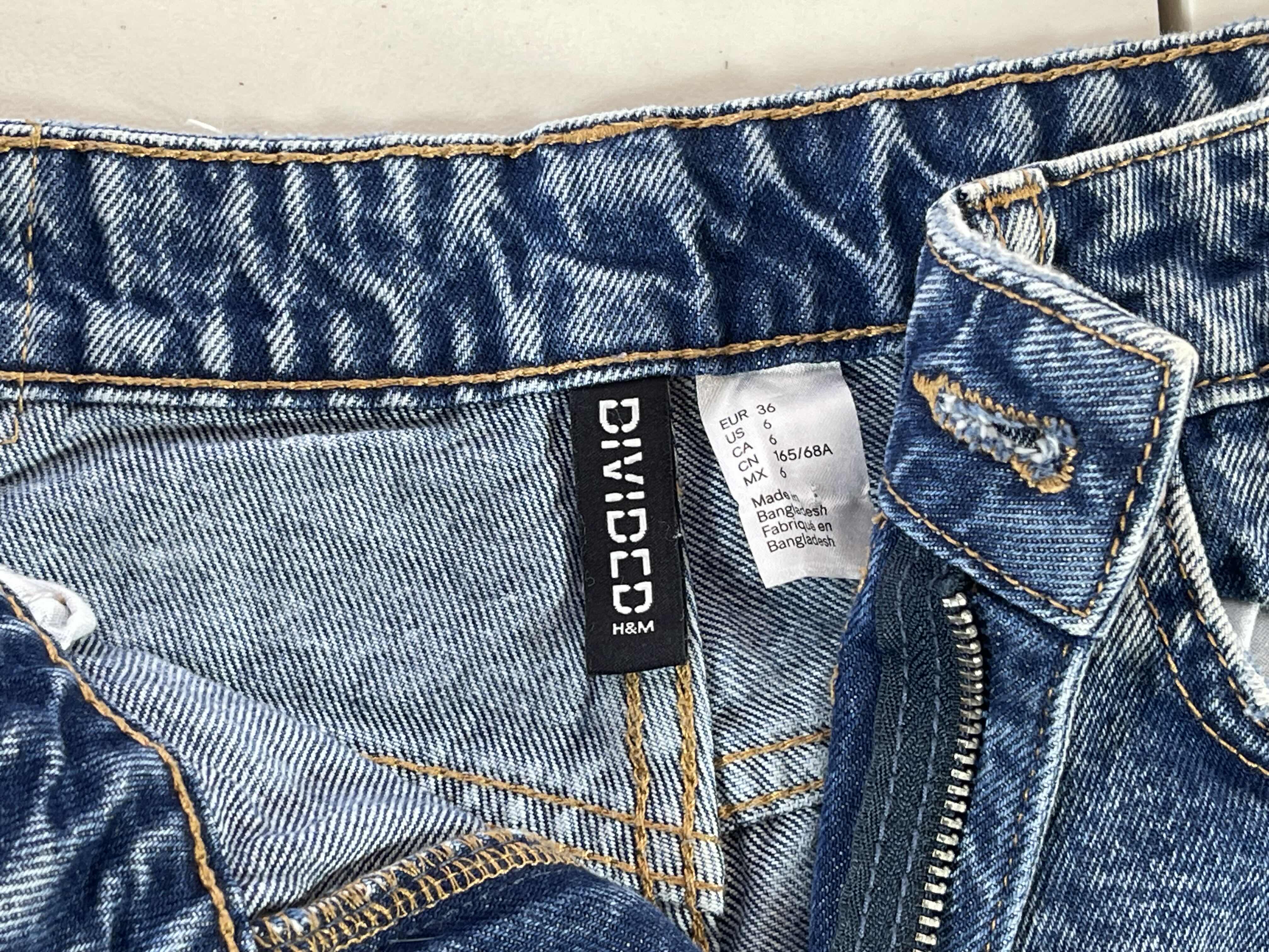 Photo 1 of WOMENS BLUE JEANS (3) & SHORTS - GUESS, VIGOS & DIVIDED SIZES 27, 29 & 6