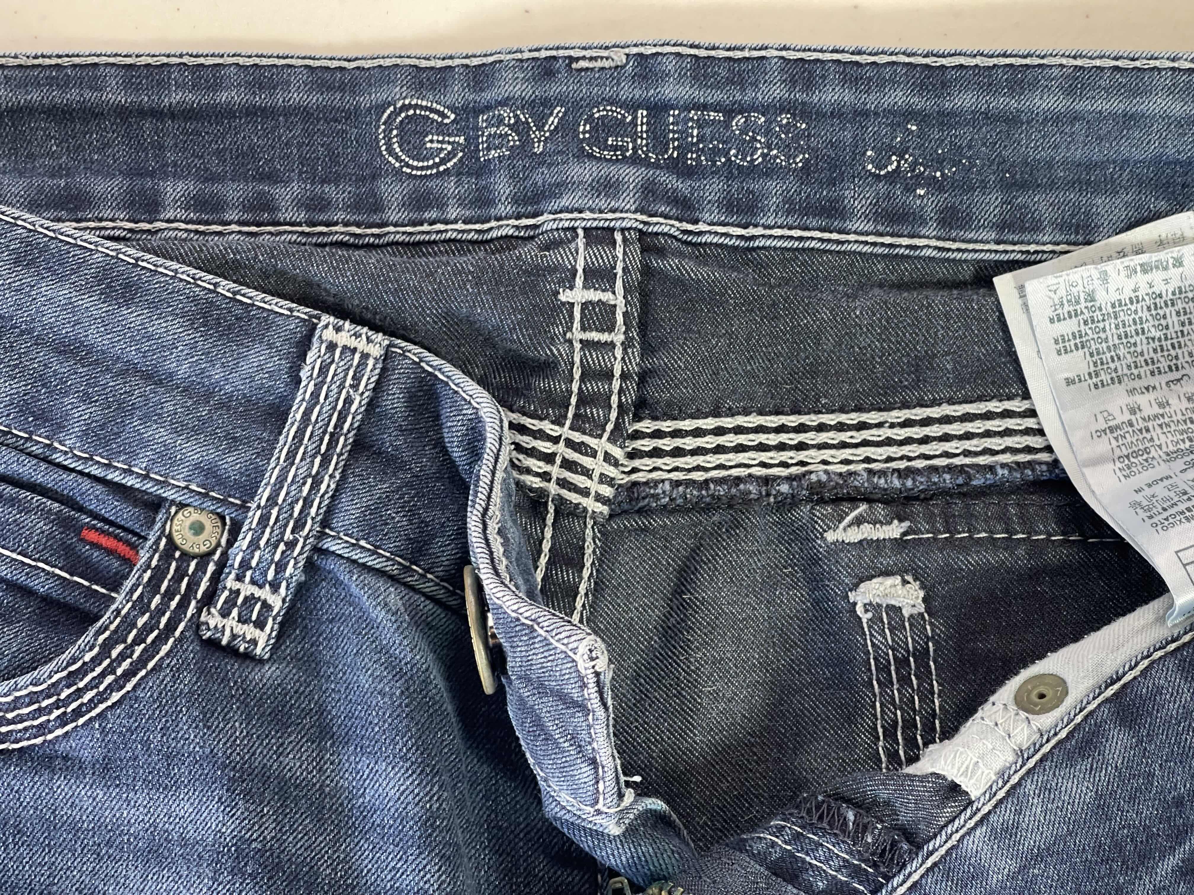 Photo 1 of WOMENS BLUE JEANS (3) & SHORTS - GUESS, VIGOS & DIVIDED SIZES 27, 29 & 6