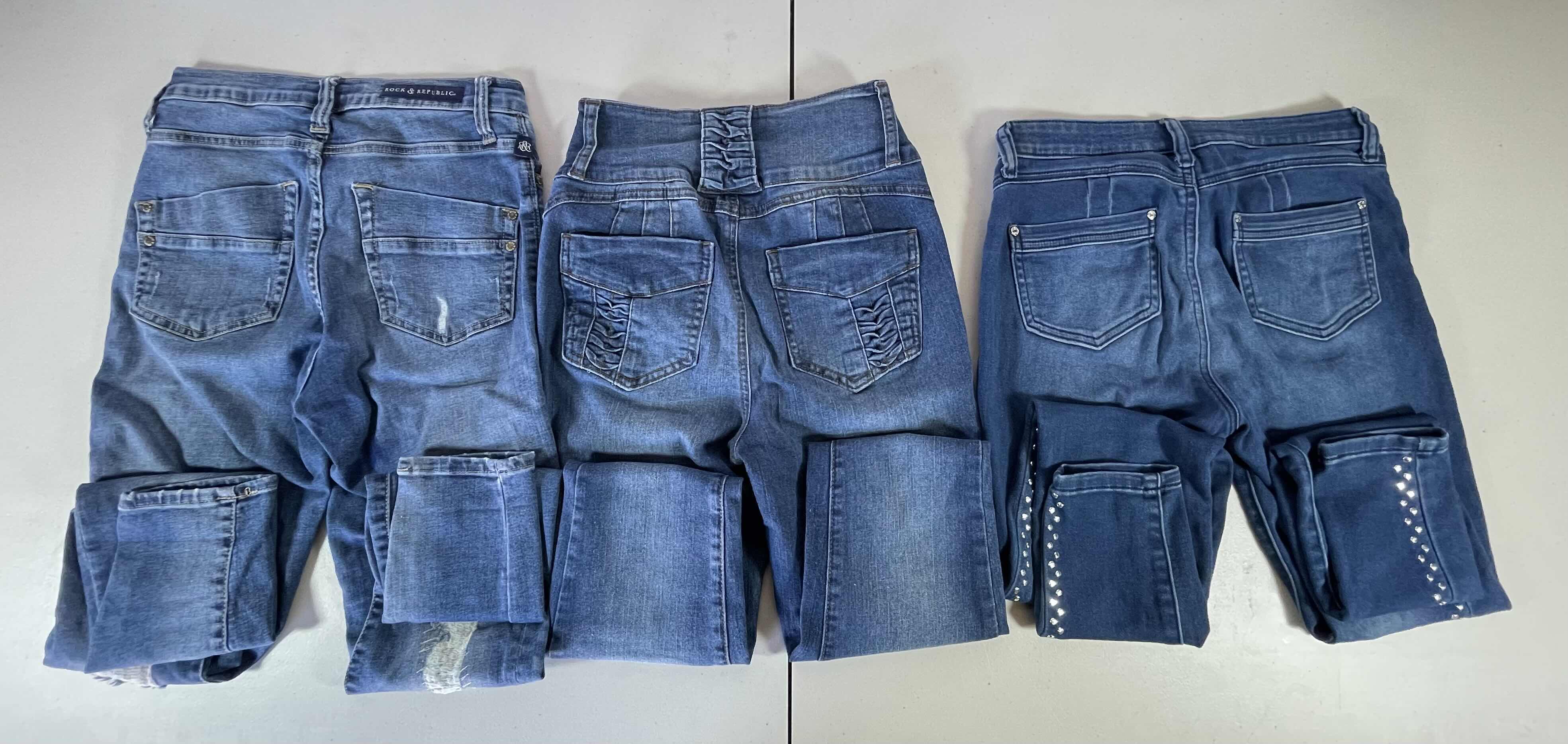 Photo 1 of WOMENS BLUE JEANS (3) SIZE 2