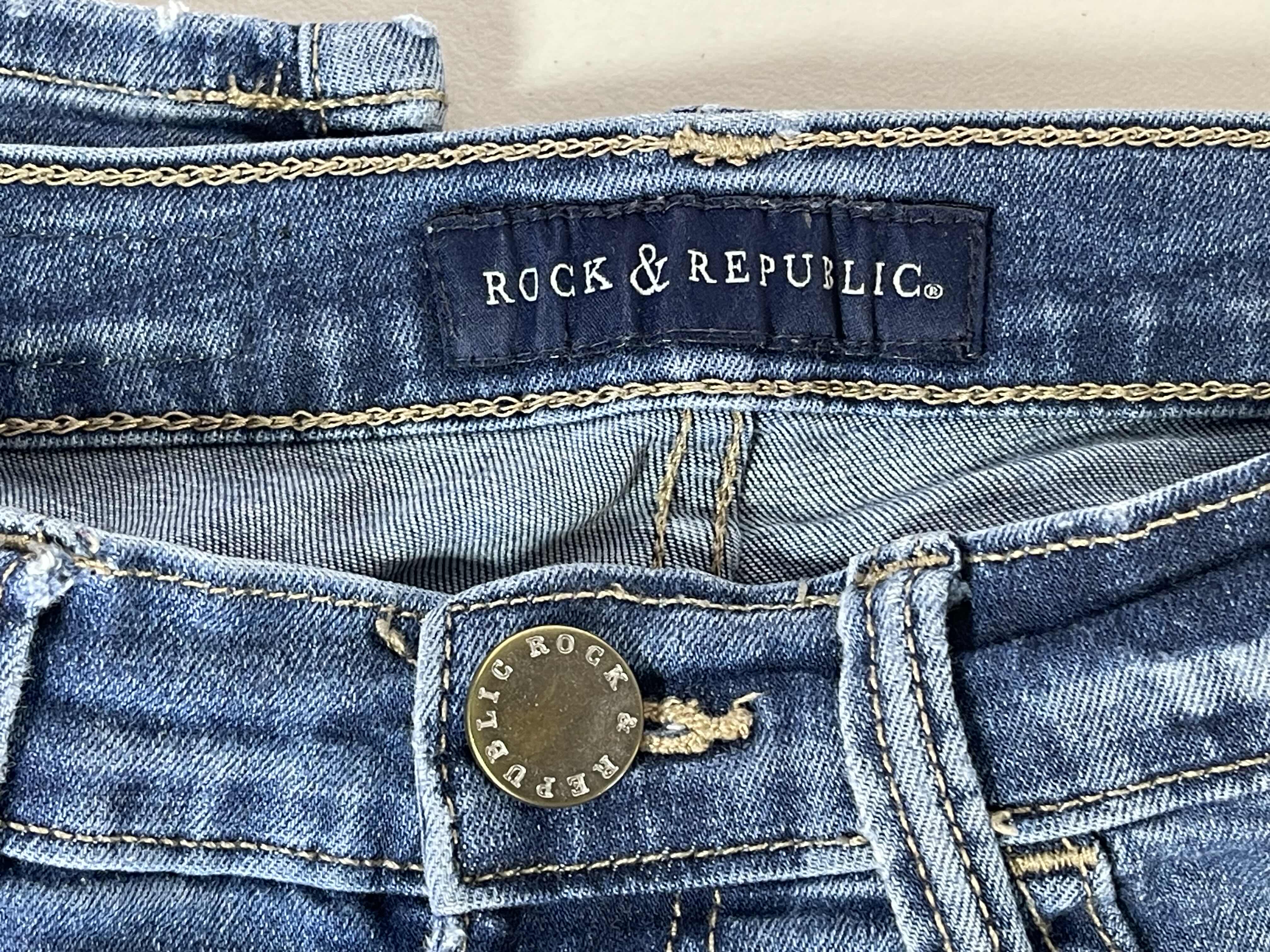 Photo 1 of WOMENS BLUE JEANS (3) SIZE 2