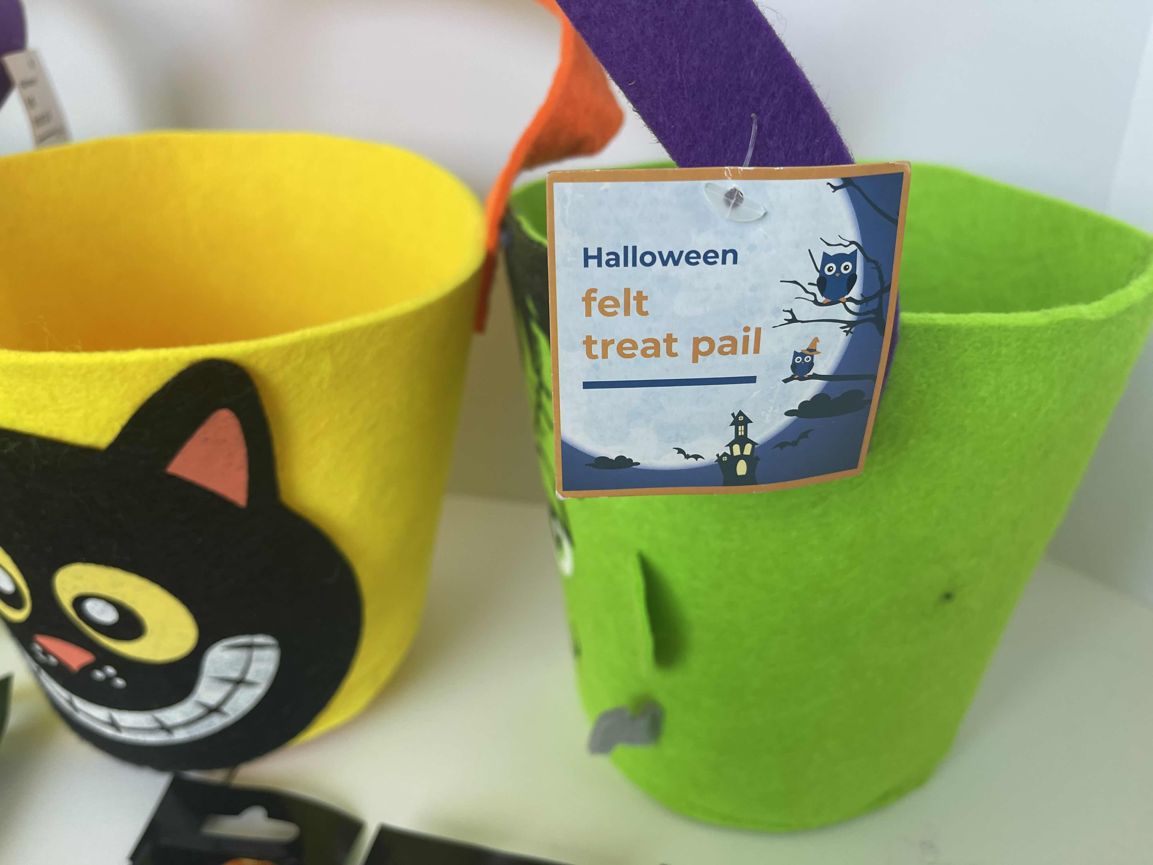 Photo 1 of NEW FELT HALLOWEEN BASKETS 7”, GLOW STICKS & GLOW NECKLACES (3 EACH)