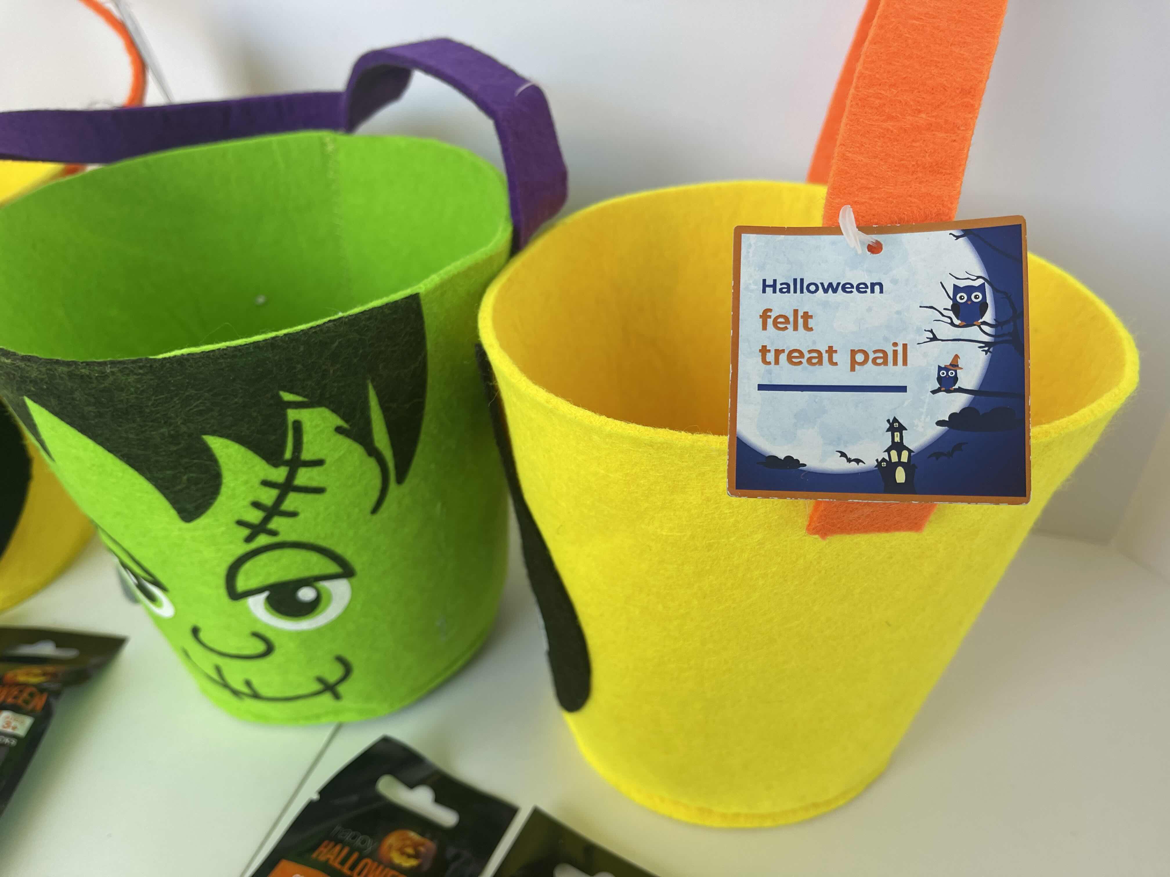 Photo 1 of NEW FELT HALLOWEEN BASKETS 7”, GLOW STICKS & GLOW NECKLACES (3 EACH)