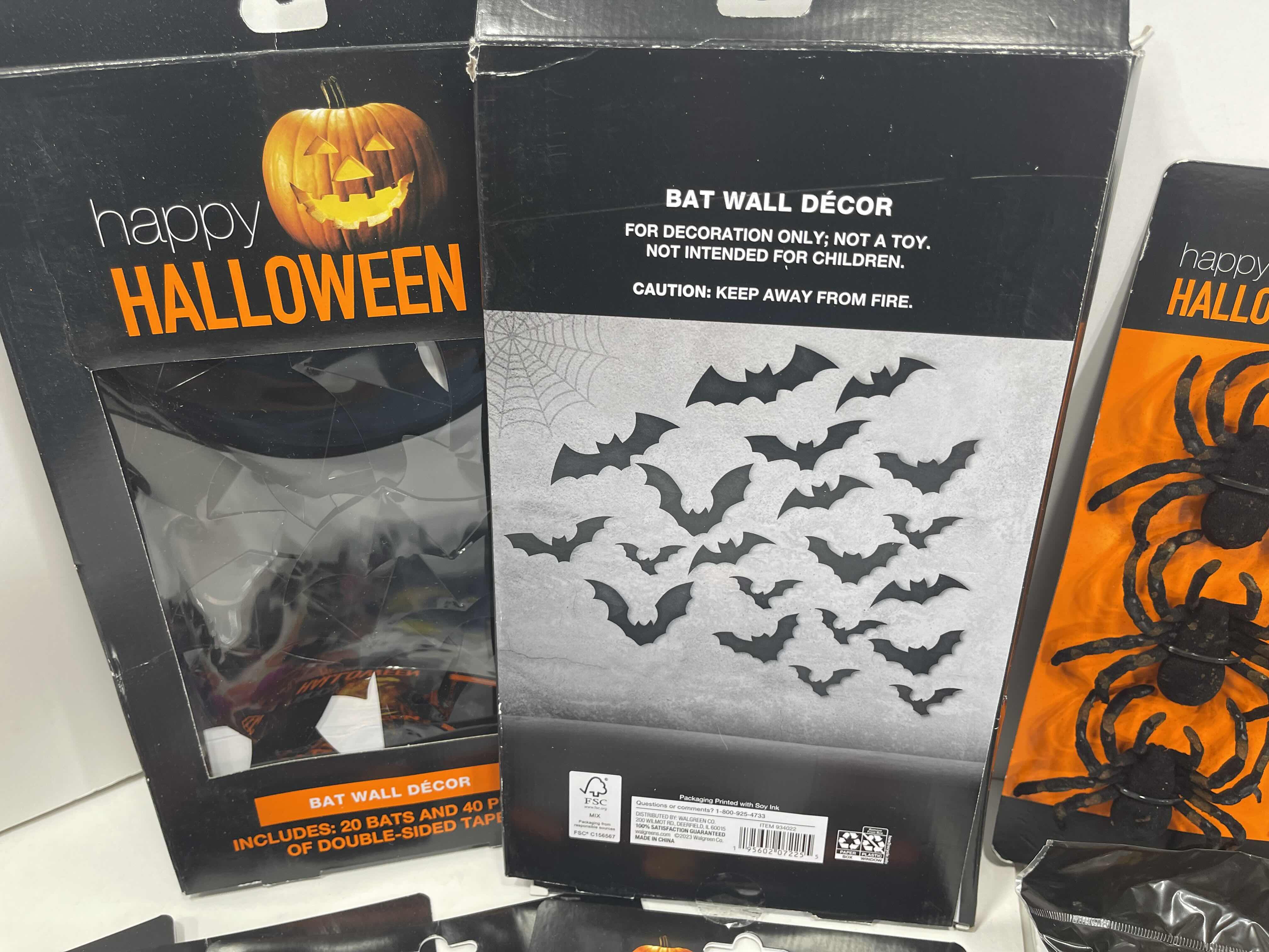 Photo 1 of HAPPY HALLOWEEN WALL AND WINDOW HOME DECOR LOT - NEW