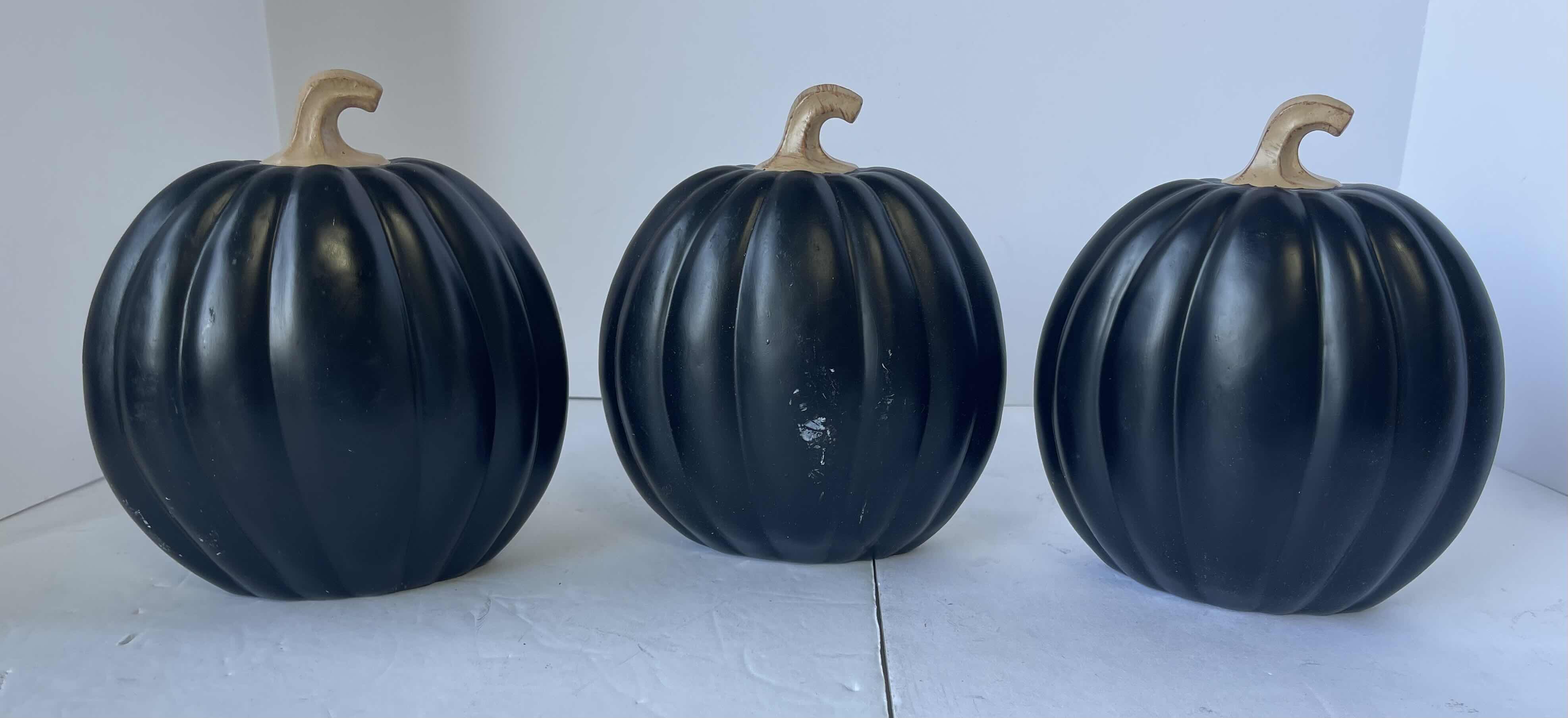 Photo 1 of HAPPY HALLOWEEN 7” TABLE TOP RESIN HOME DECOR - HOCUS POCUS PUMPKINS (3) NEW