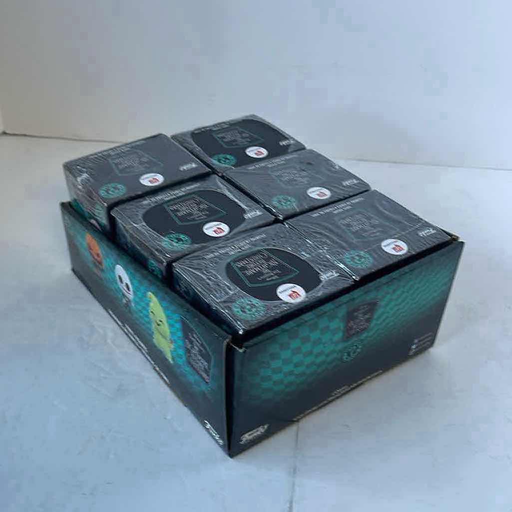 Photo 1 of FUNKO THE NIGHT BEFORE CHRISTMAS MYSTERY MINIS VINYL FIGURES BOX OF  (6)