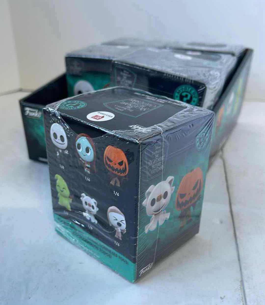 Photo 1 of FUNKO THE NIGHT BEFORE CHRISTMAS MYSTERY MINIS VINYL FIGURES BOX OF  (6)