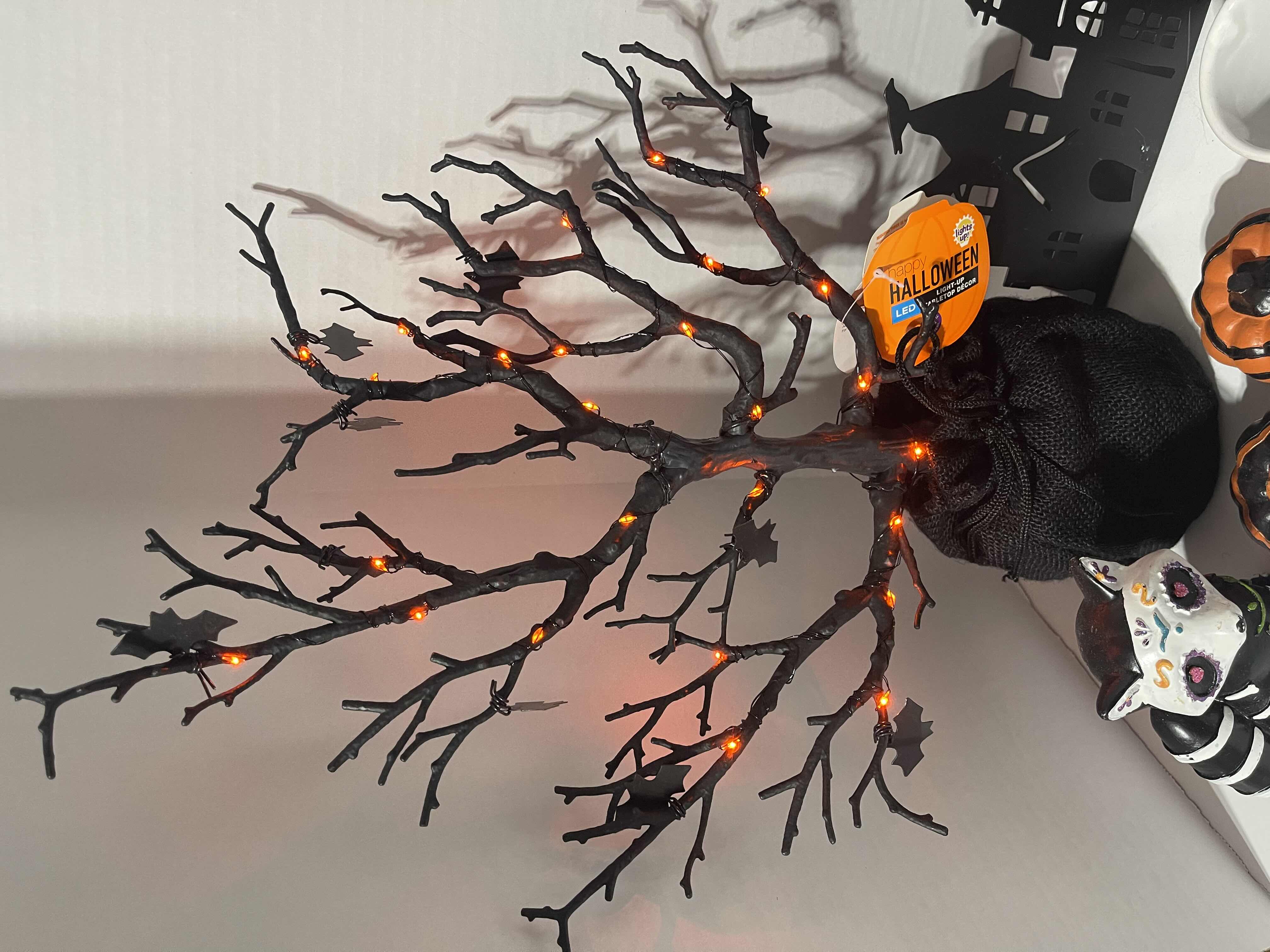 Photo 1 of HALLOWEEN HOME DECOR TABLE TOP ASSORTMENT (12 ITEMS) MSRP $90