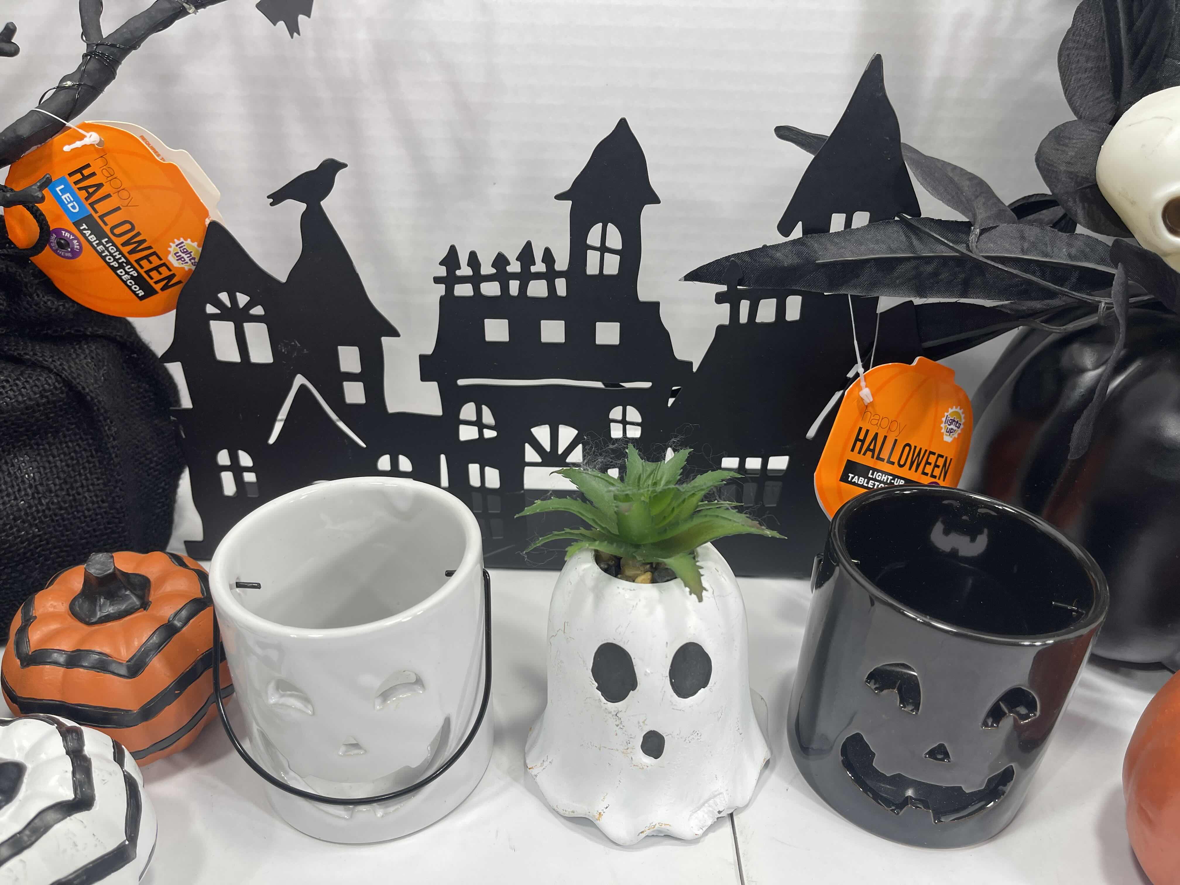 Photo 1 of HALLOWEEN HOME DECOR TABLE TOP ASSORTMENT (12 ITEMS) MSRP $90