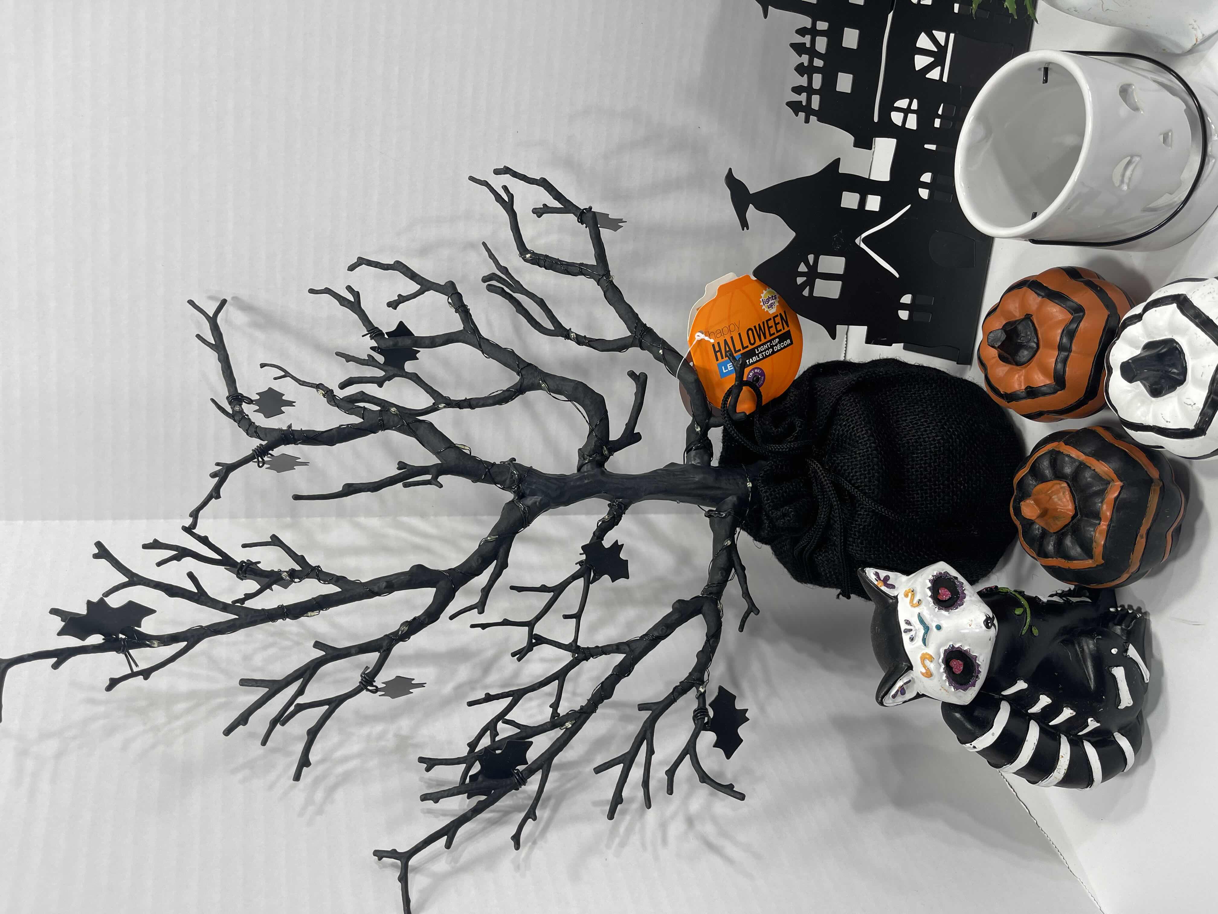 Photo 1 of HALLOWEEN HOME DECOR TABLE TOP ASSORTMENT (12 ITEMS) MSRP $90