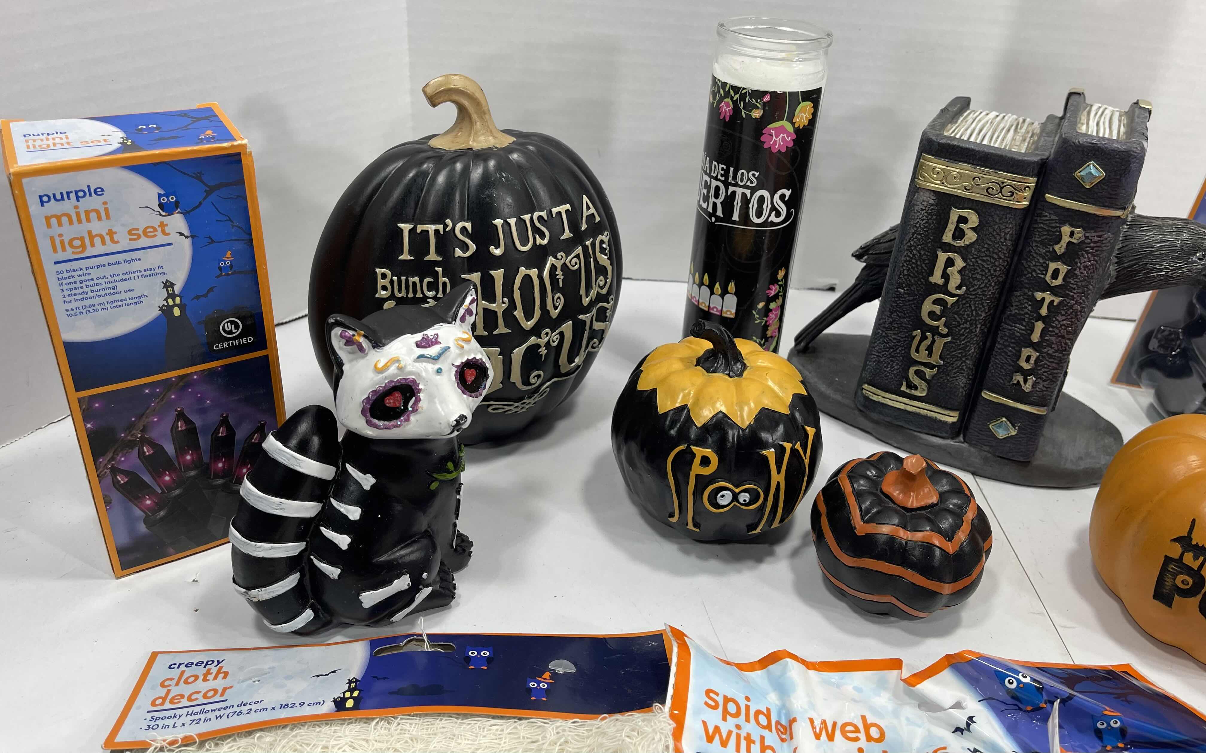 Photo 1 of HOME HALLOWEEN ROOM/TABLE TOP DECORATIONS LOT (18 ITEMS) MSRP $100