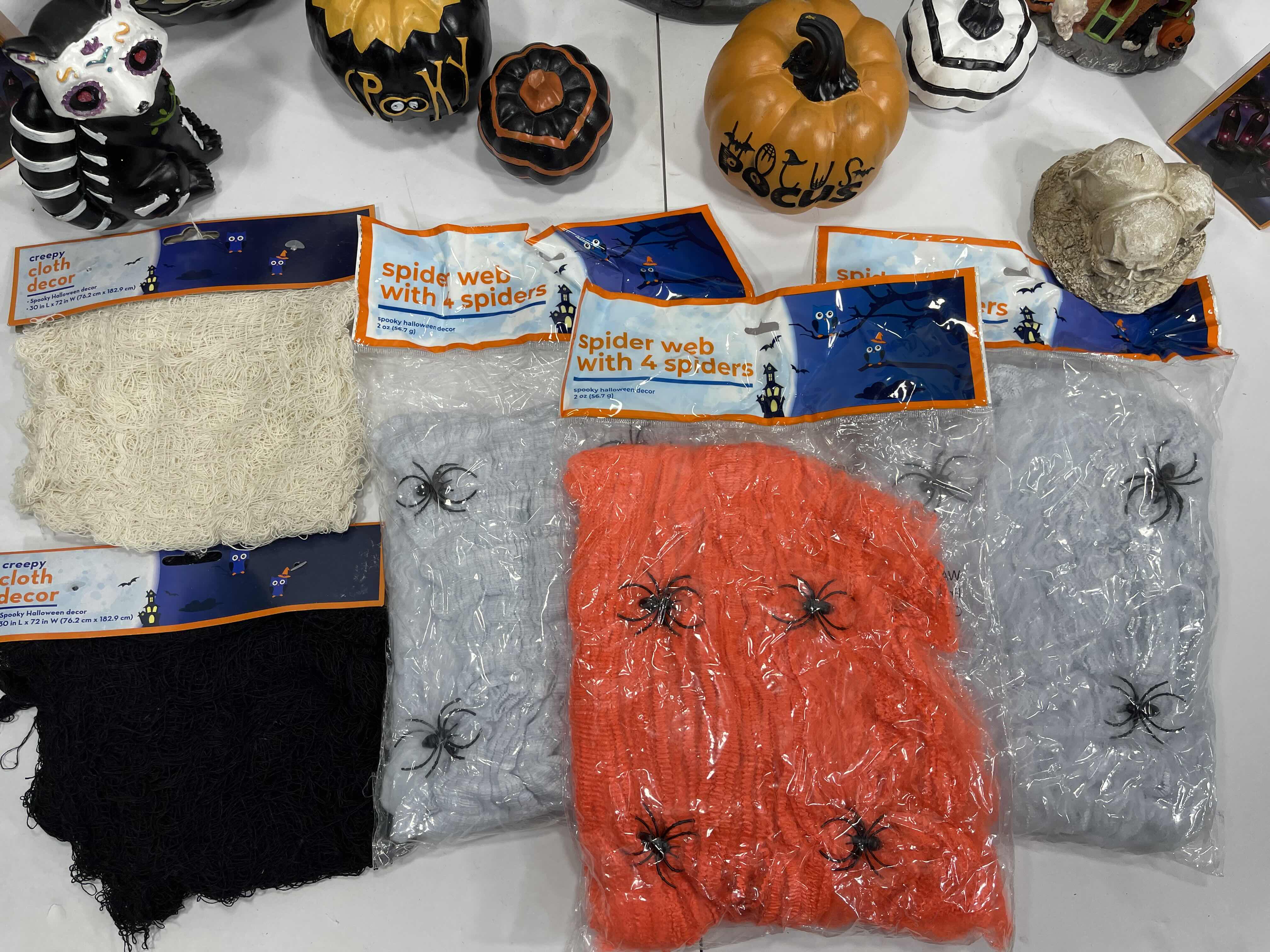 Photo 1 of HOME HALLOWEEN ROOM/TABLE TOP DECORATIONS LOT (18 ITEMS) MSRP $100