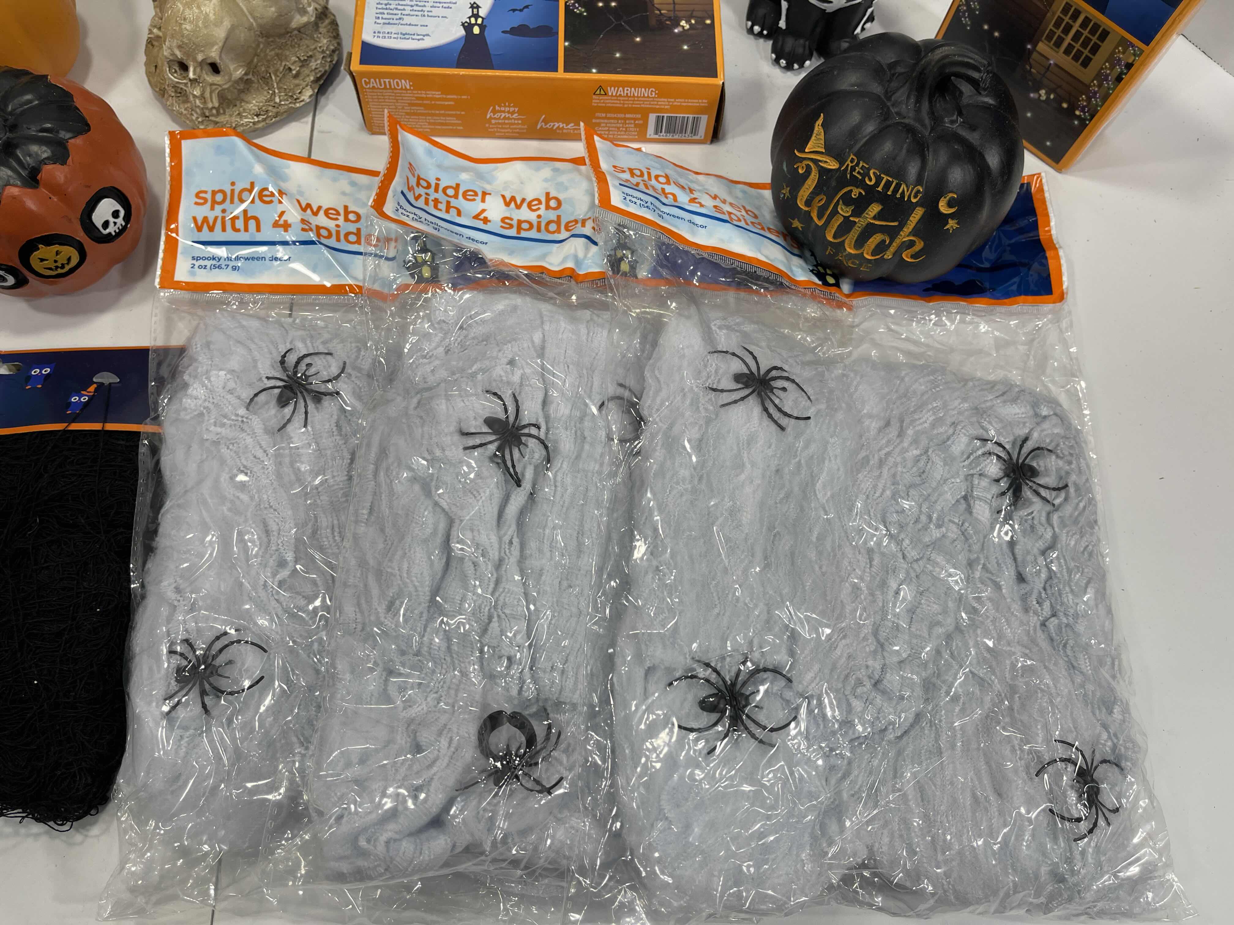 Photo 1 of HOME HALLOWEEN ROOM/TABLE TOP DECORATIONS LARGE ASSORTMENT LOT (18 ITEMS) MSRP $100