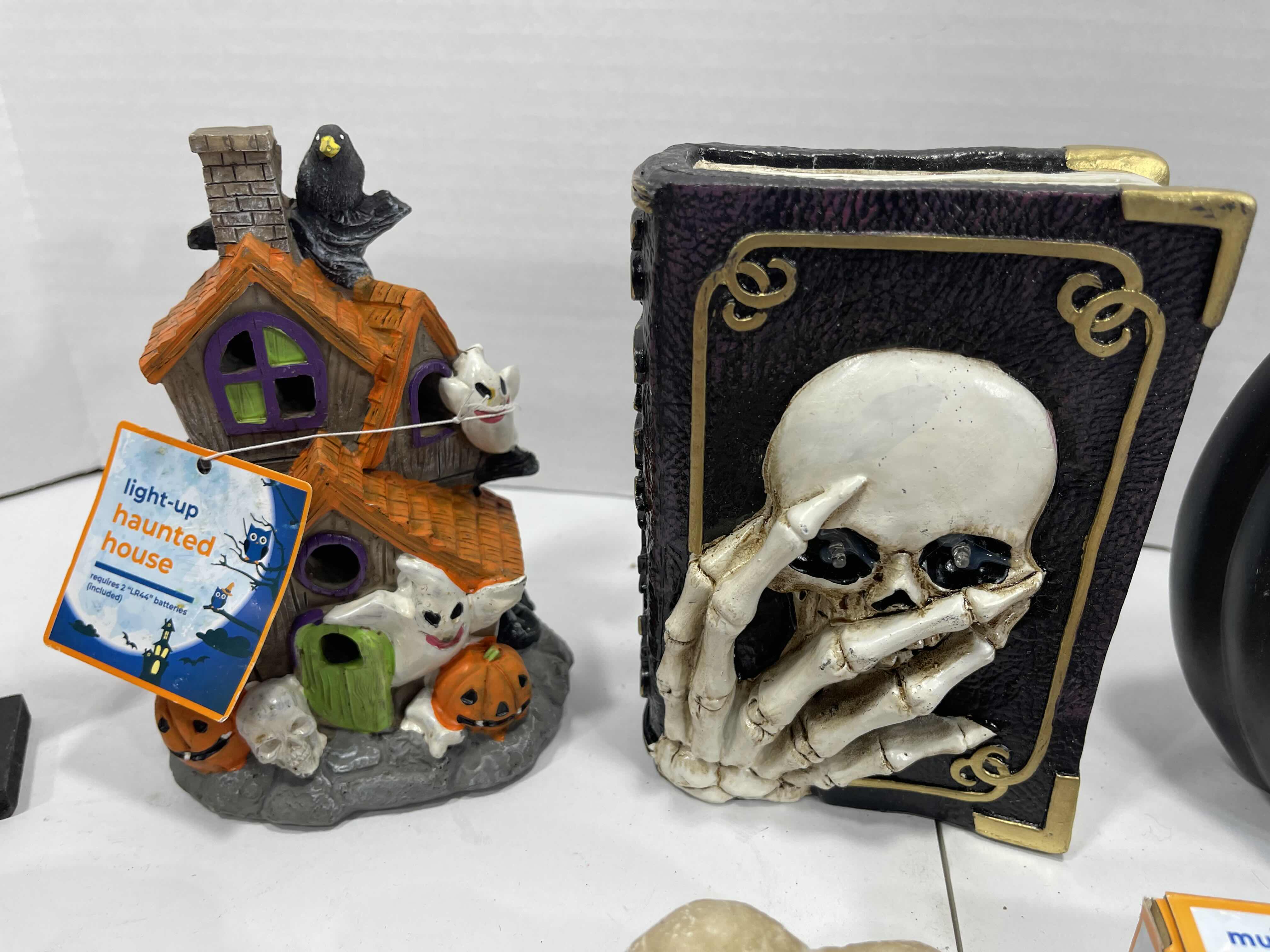 Photo 1 of HOME HALLOWEEN ROOM/TABLE TOP DECORATIONS LARGE ASSORTMENT LOT (18 ITEMS) MSRP $100