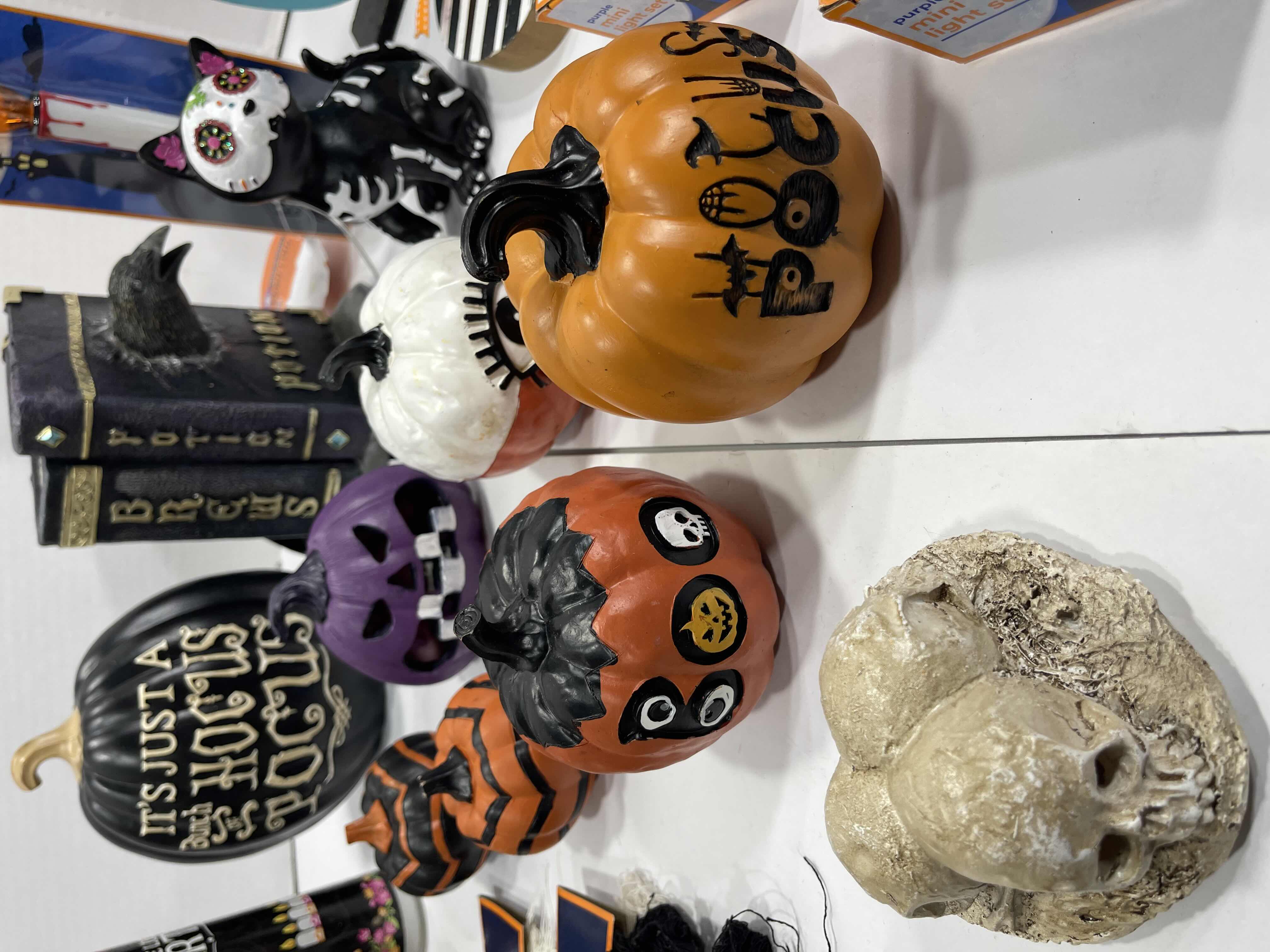 Photo 1 of HOME HALLOWEEN ROOM/TABLE TOP DECORATIONS LARGE ASSORTMENT LOT (20 ITEMS) MSRP $100