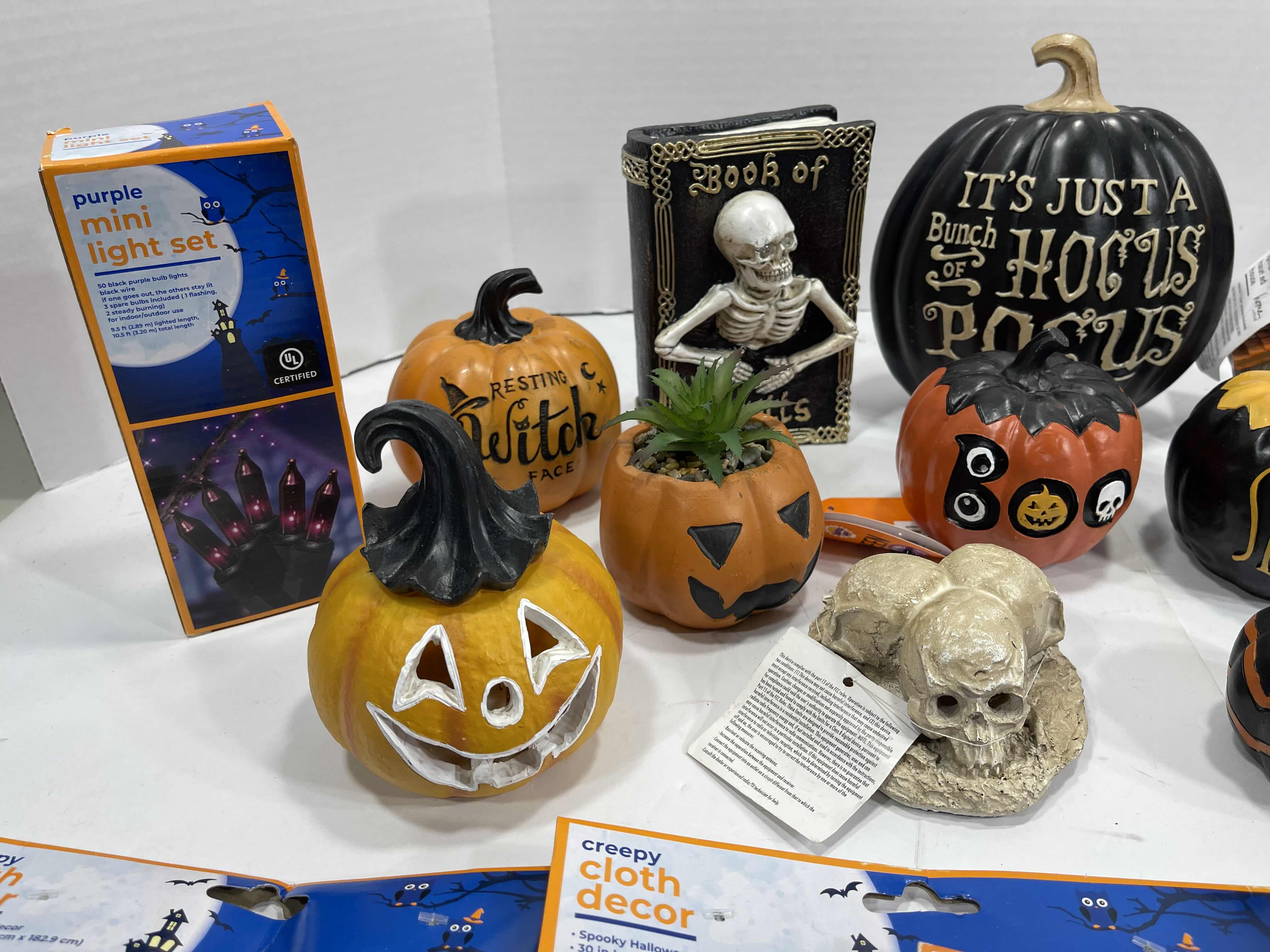 Photo 1 of HOME HALLOWEEN ROOM/TABLE TOP DECORATIONS LARGE ASSORTMENT LOT (20 ITEMS) MSRP $100