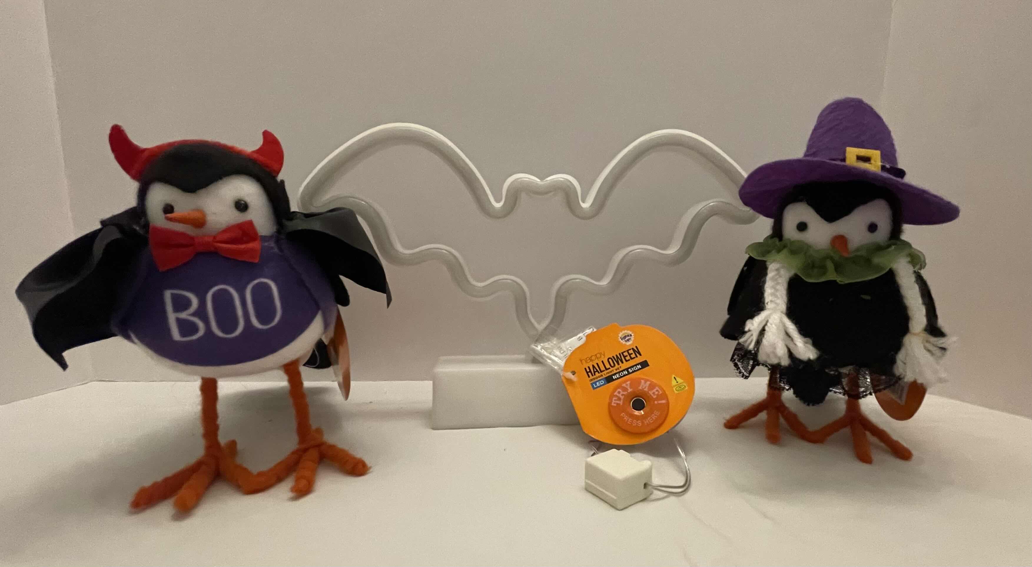 Photo 1 of HOLIDAY HALLOWEEN PARTY/HOME DECOR ASSORTED LARGE LOT (17 ITEMS) MSRP $110