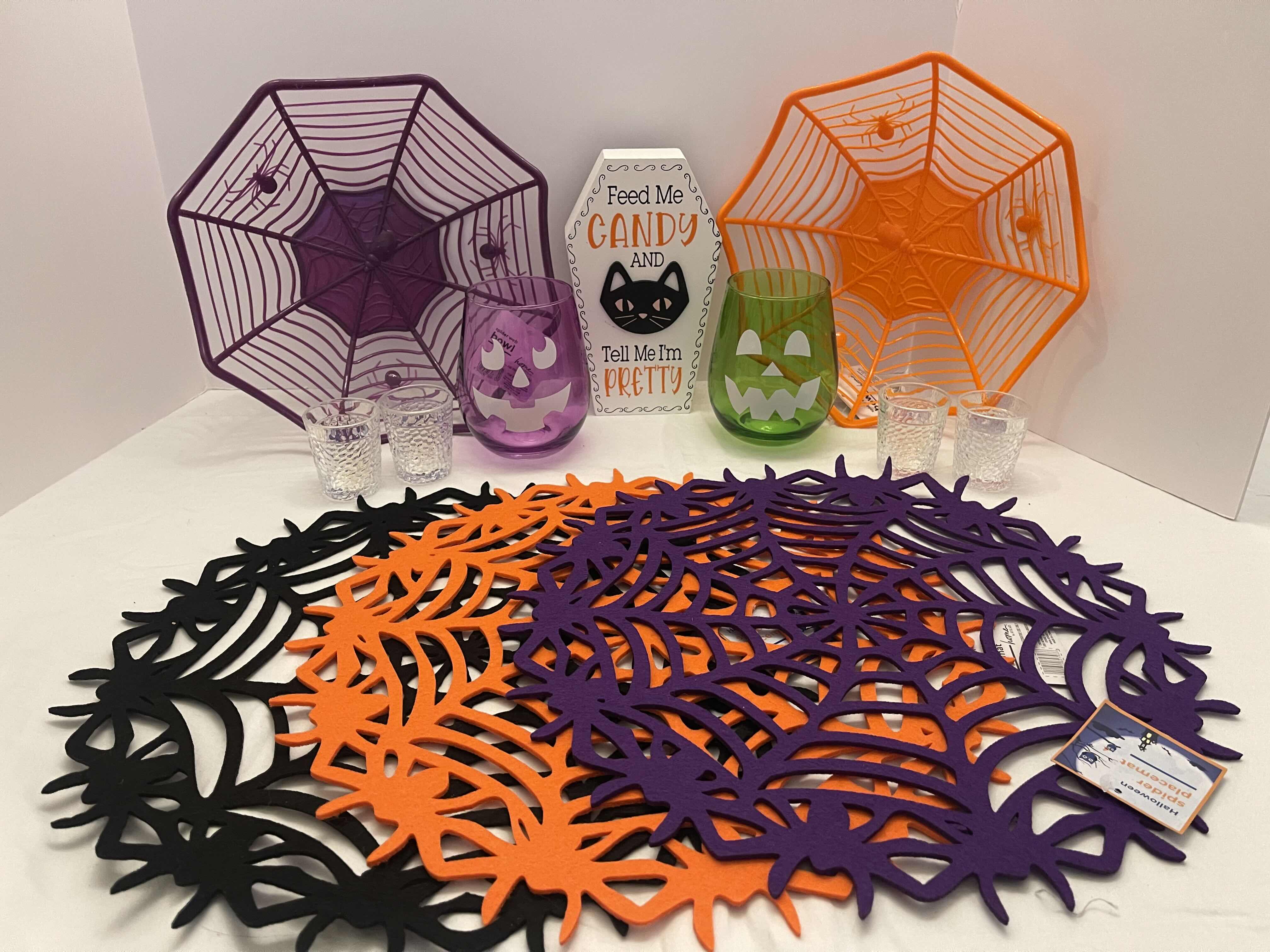 Photo 1 of HOLIDAY HALLOWEEN PARTY/HOME DECOR ASSORTED LARGE LOT (17 ITEMS) MSRP $110