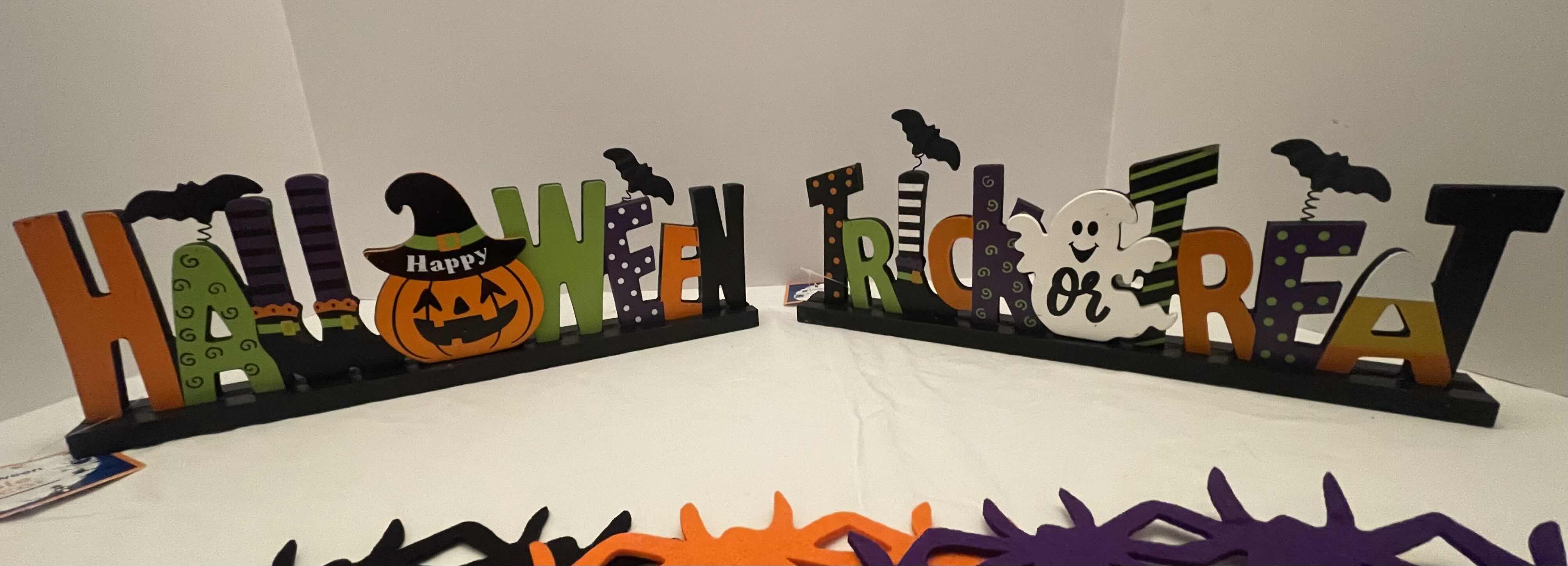 Photo 1 of HOLIDAY HALLOWEEN PARTY/HOME DECOR ASSORTED LARGE LOT (17 ITEMS) MSRP $110