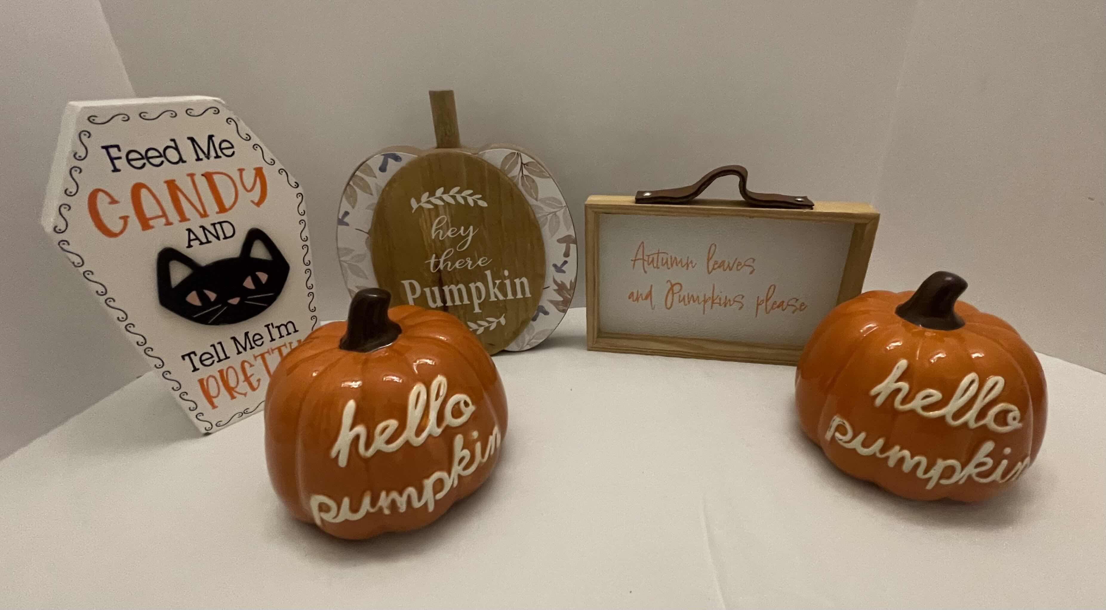 View 2 of HOLIDAY HALLOWEEN PARTY/HOME DECOR ASSORTED LARGE LOT (10 ITEMS) MSRP $60